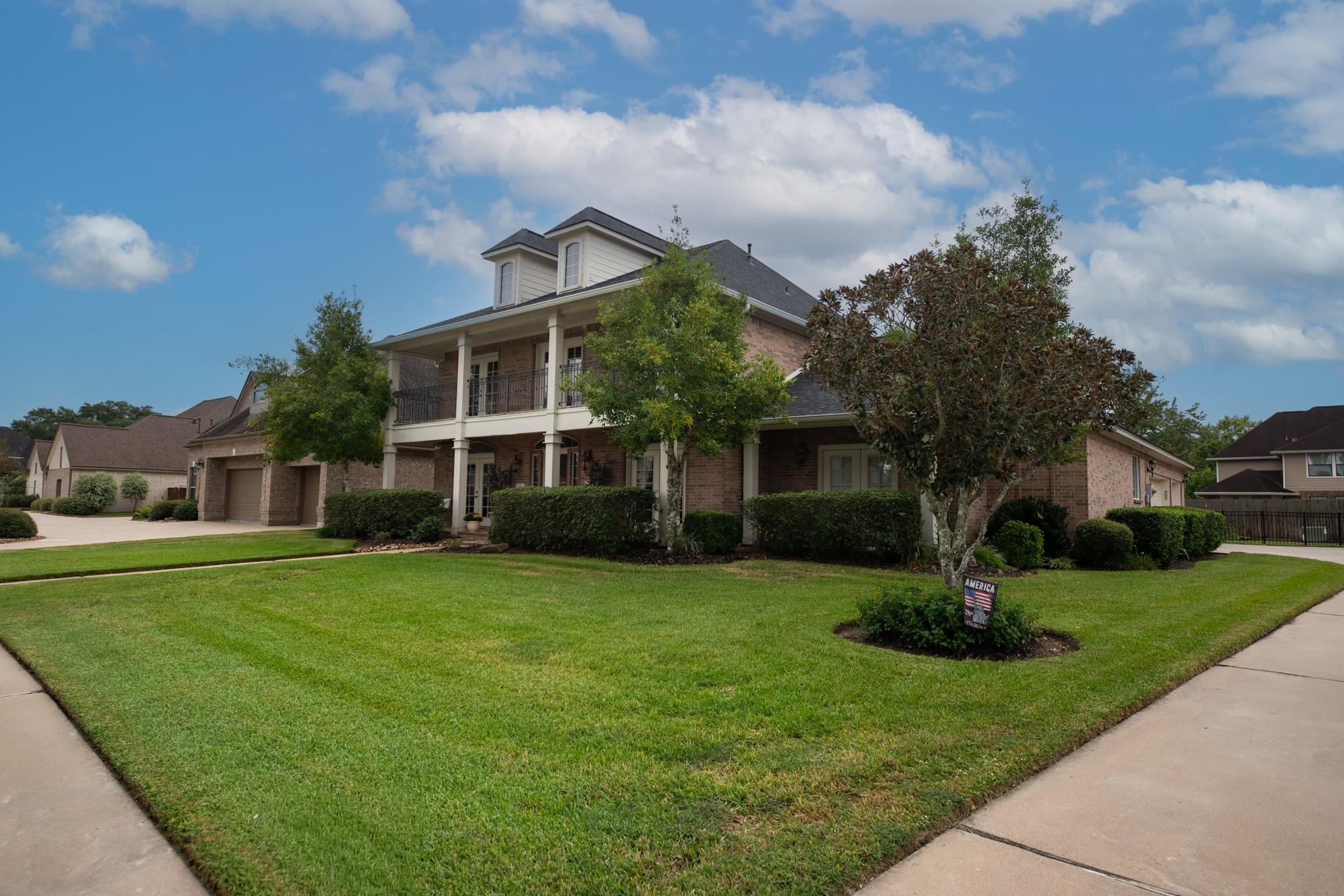 204 Arrowhead Drive, Lake Jackson Tx 77566 Property Photo 3