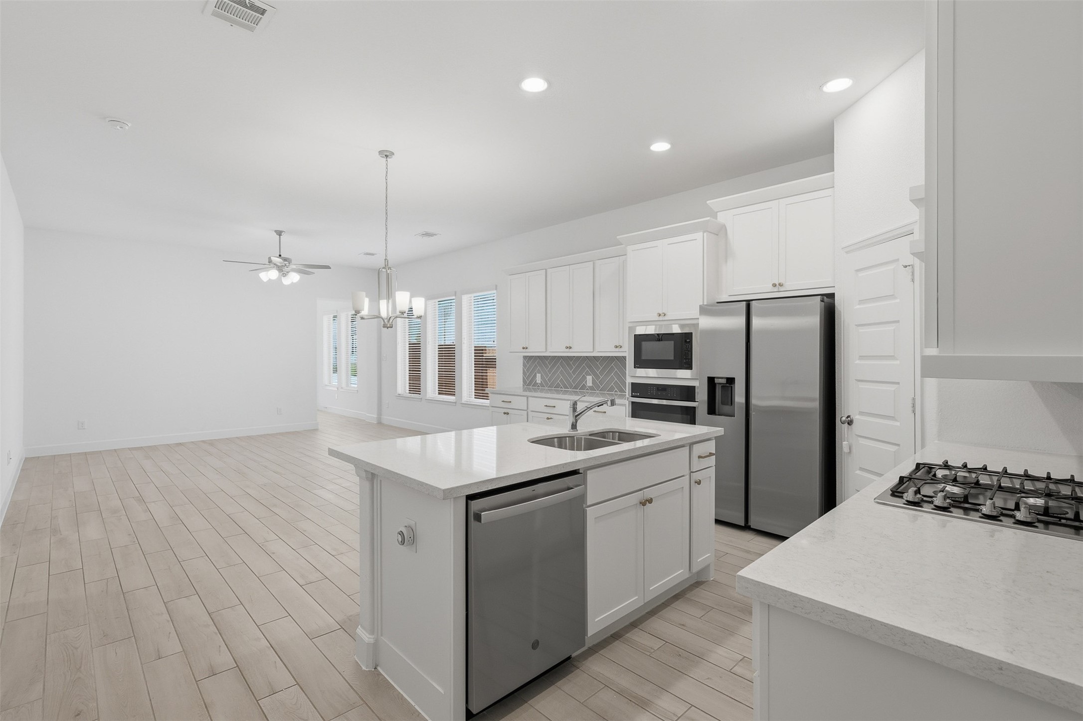 465 Glacier Pass Property Photo 4