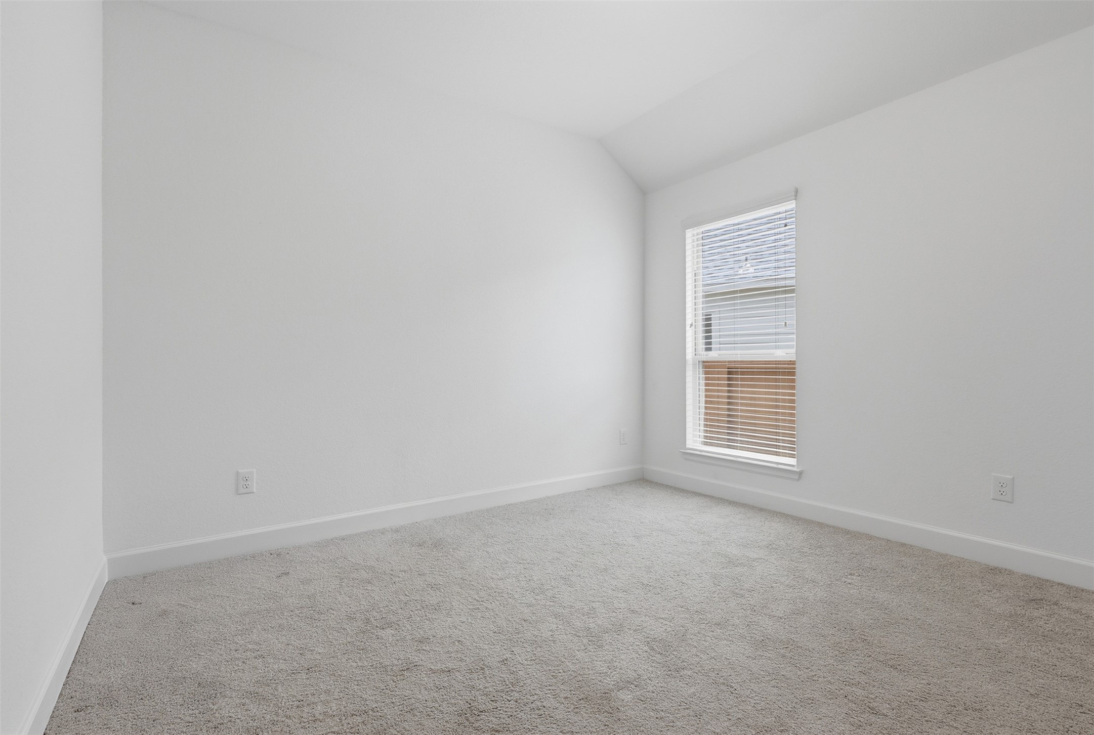 465 Glacier Pass Property Photo 7