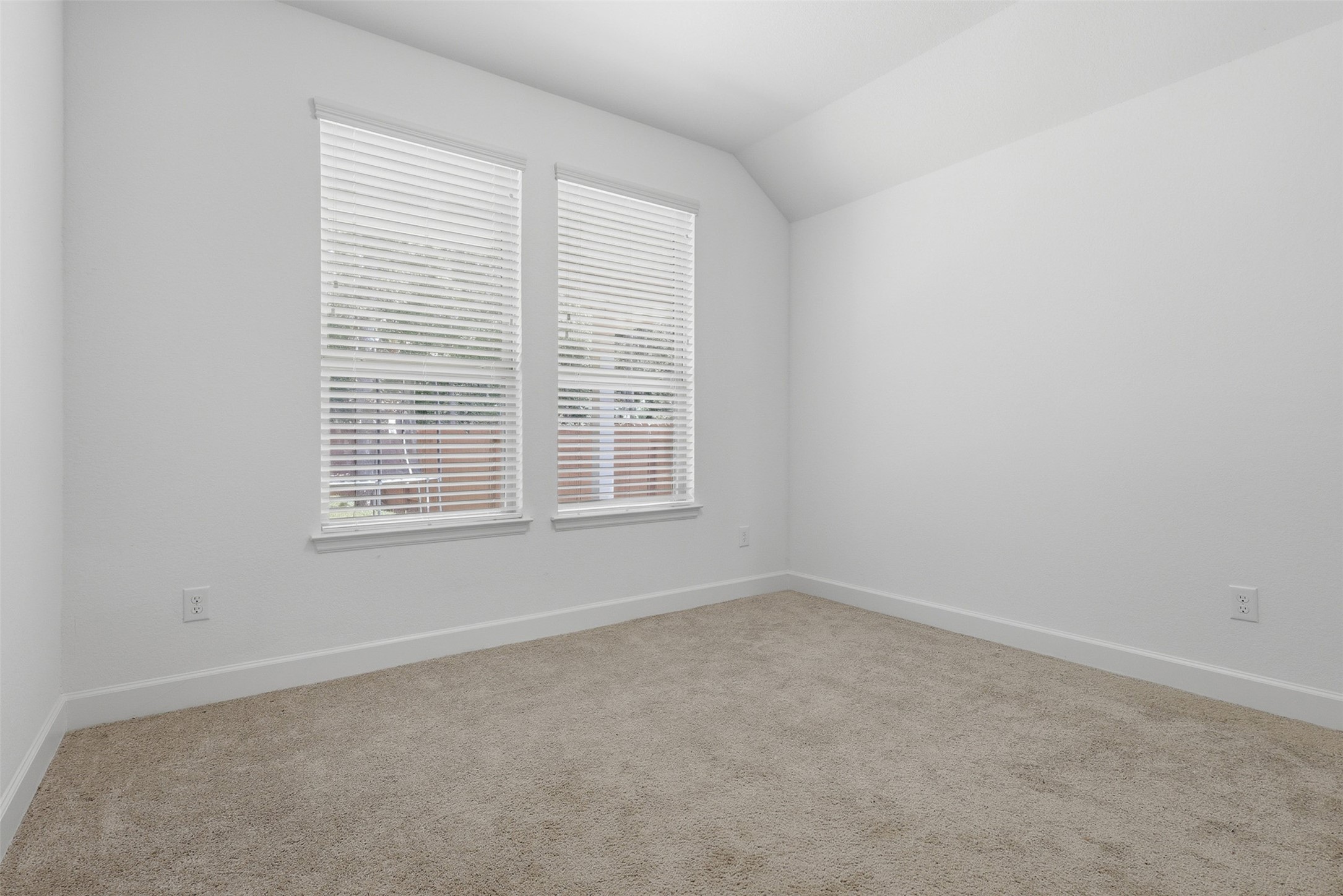 465 Glacier Pass Property Photo 8