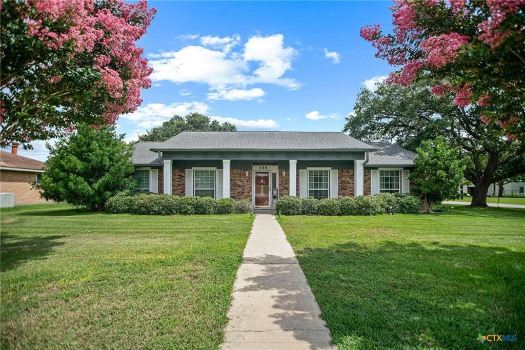 300 Green Avenue Property Photo 2