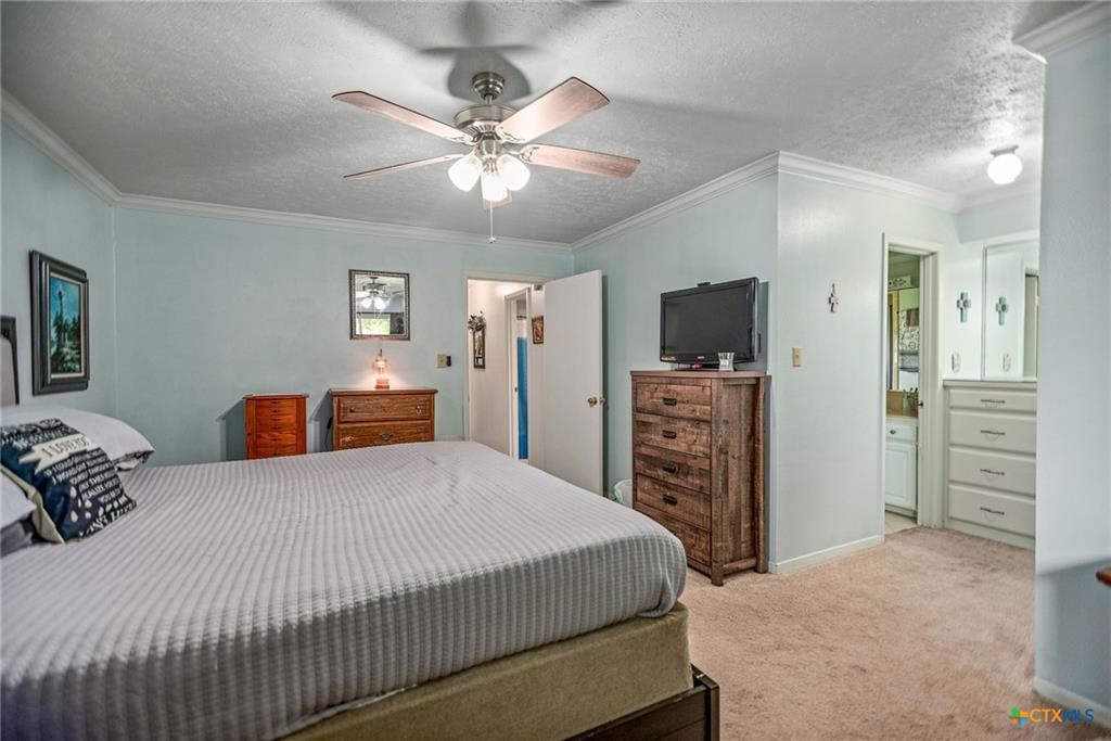 300 Green Avenue Property Photo 16