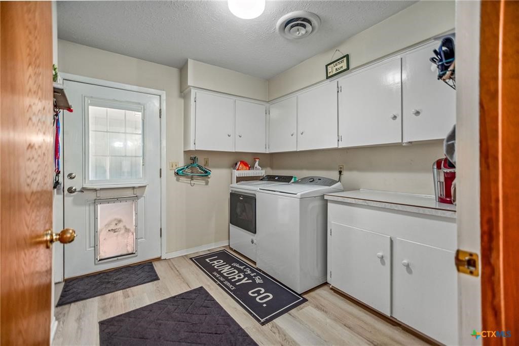 300 Green Avenue Property Photo 25