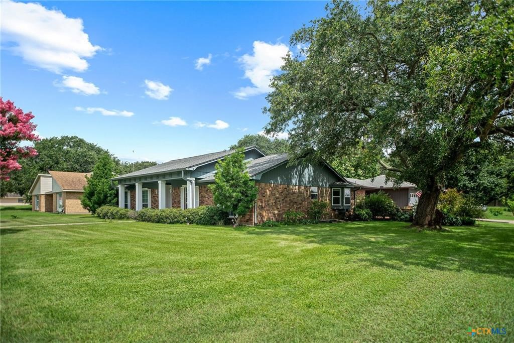 300 Green Avenue Property Photo 27