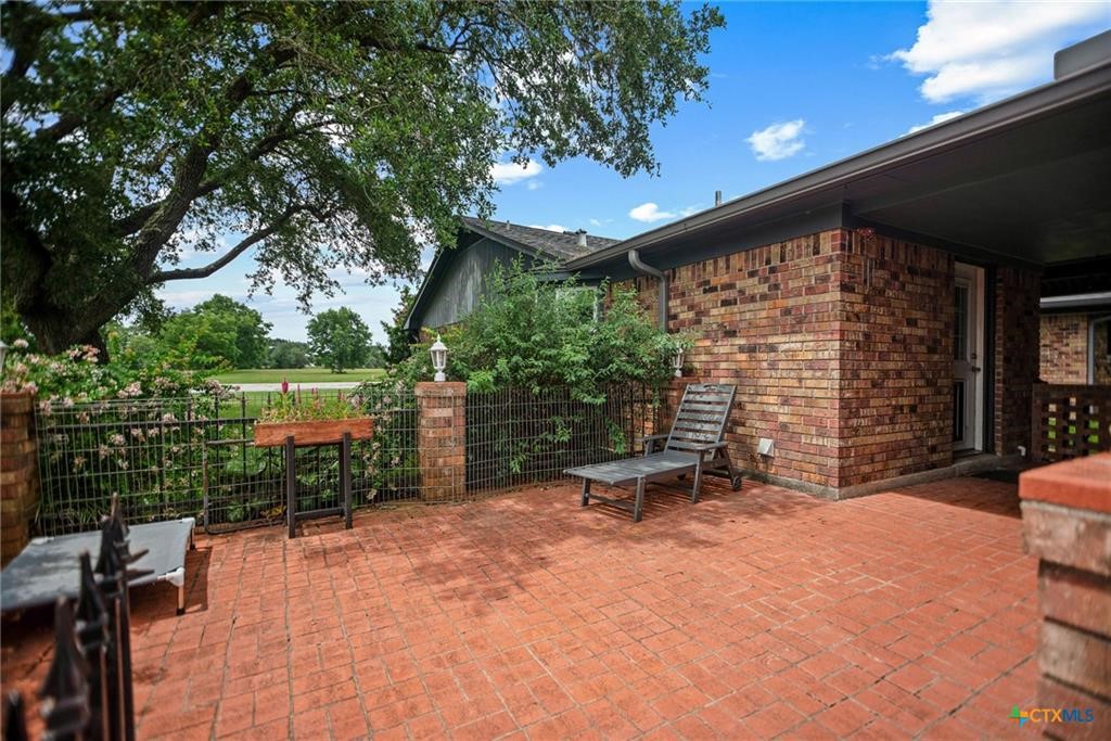 300 Green Avenue Property Photo 30