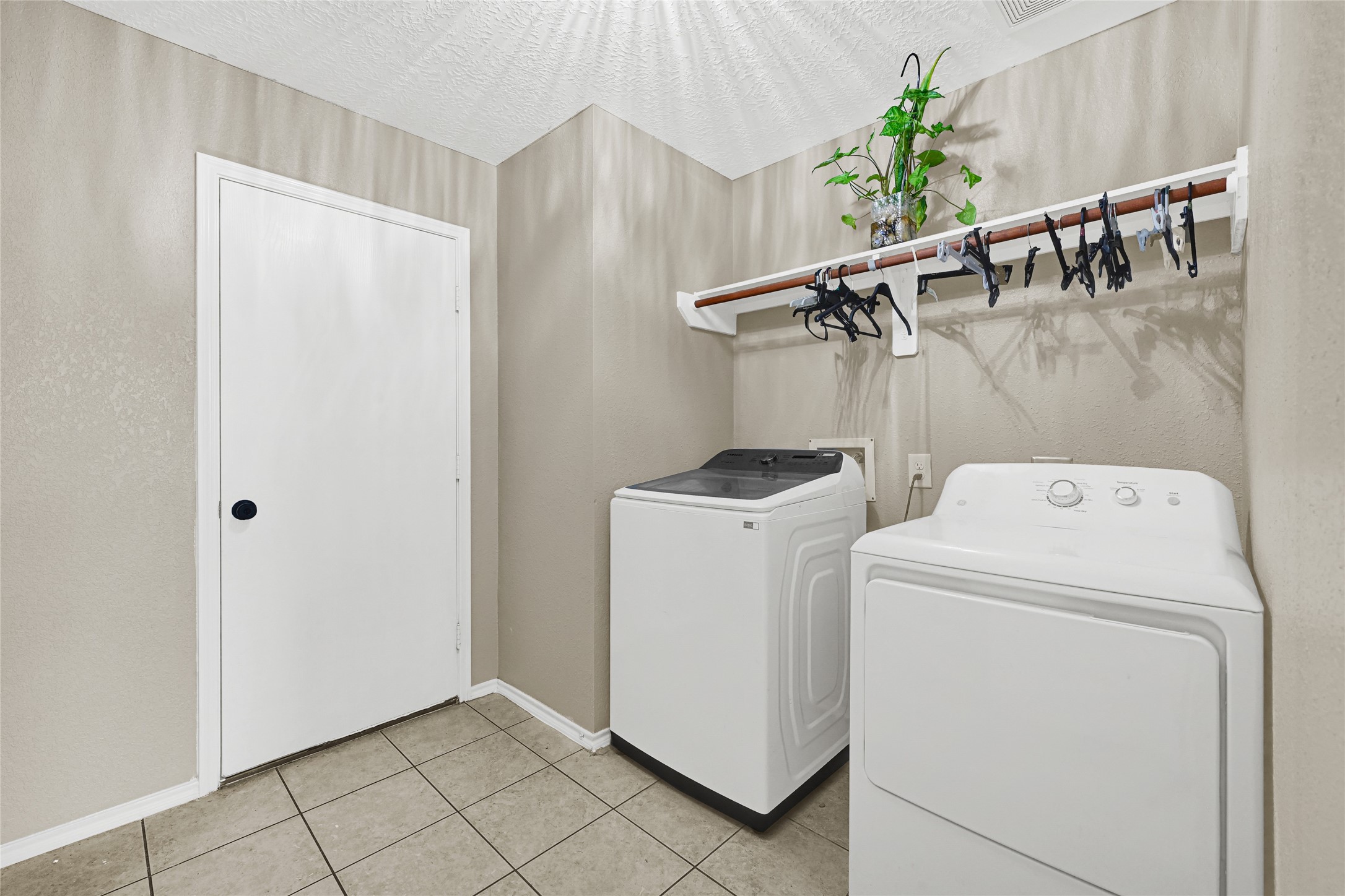 2911 Aspen Fair Trail Property Photo 11