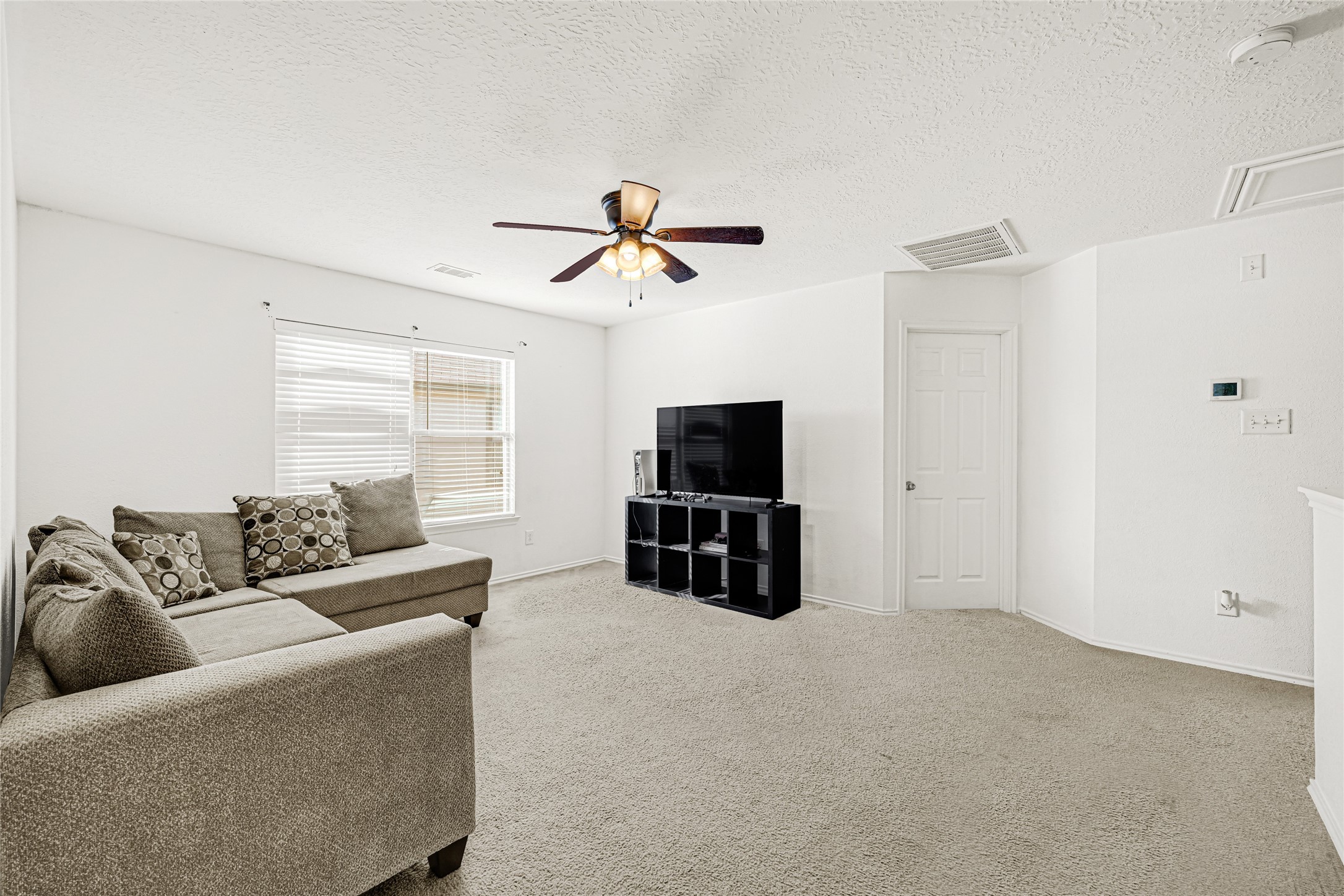2911 Aspen Fair Trail Property Photo 13