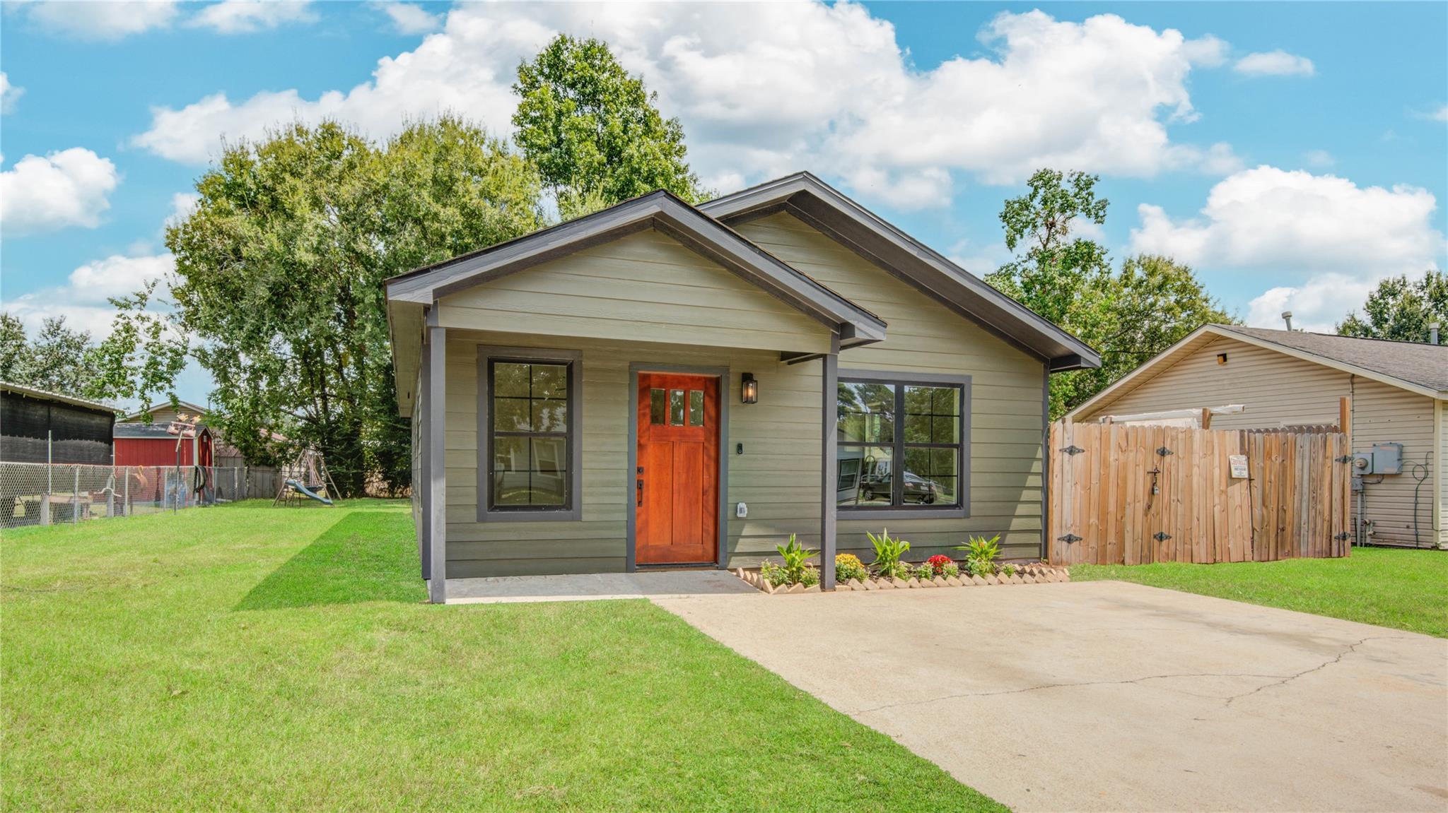 9822 Thorn Street, Houston Tx 77078 Property Photo 2