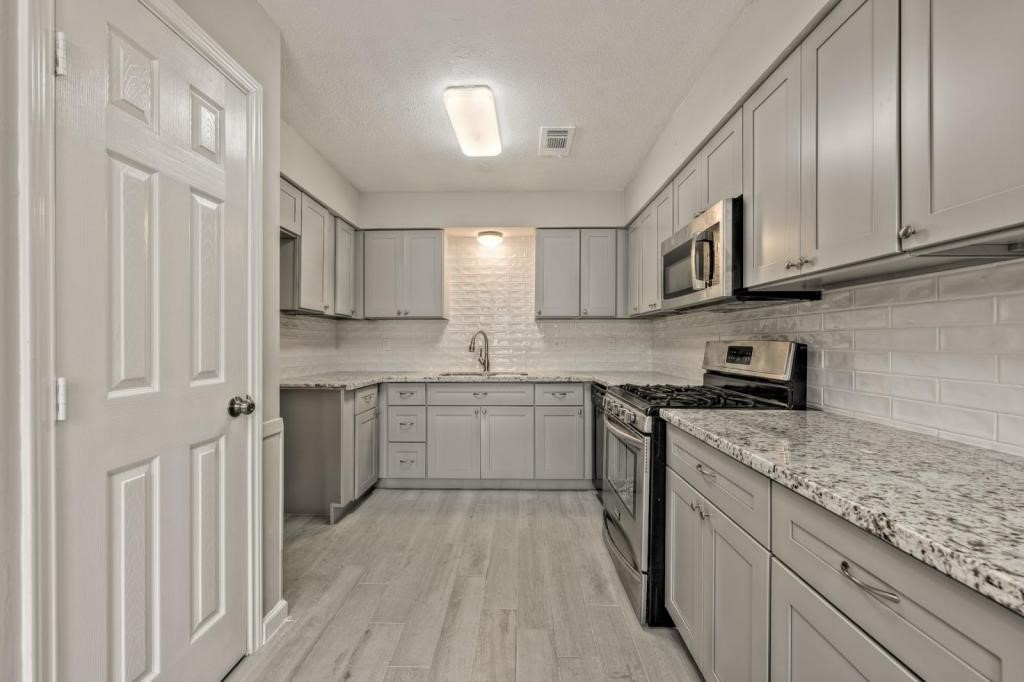 23906 Spring Towne Drive Property Photo 8