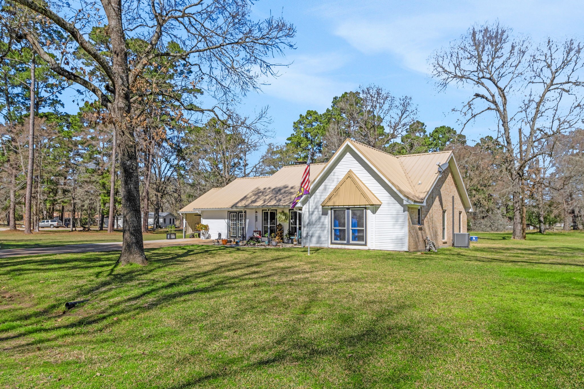 144 Thornton Property Photo 4