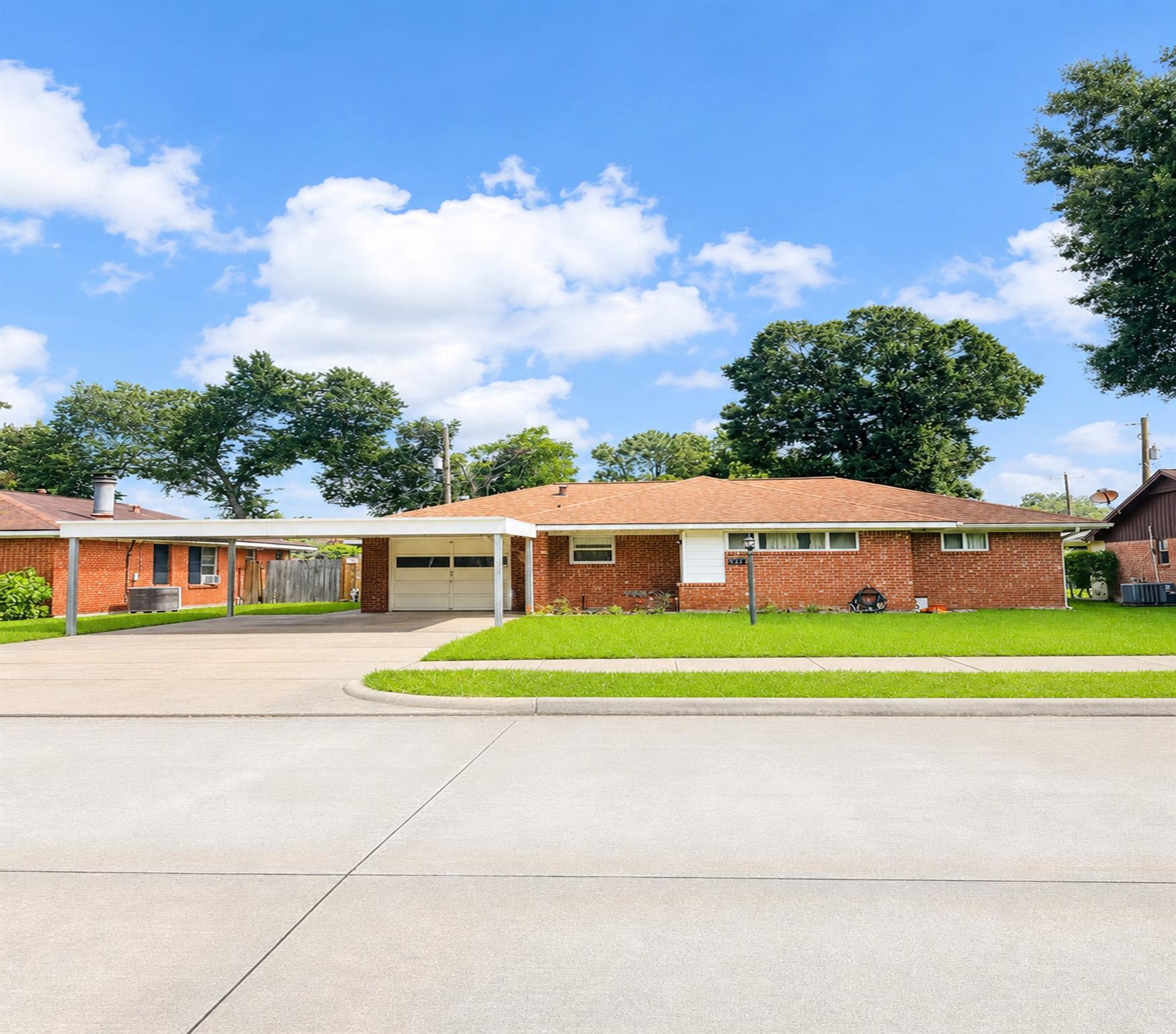 317 Richmond Street, Angleton Tx 77515 Property Photo 1