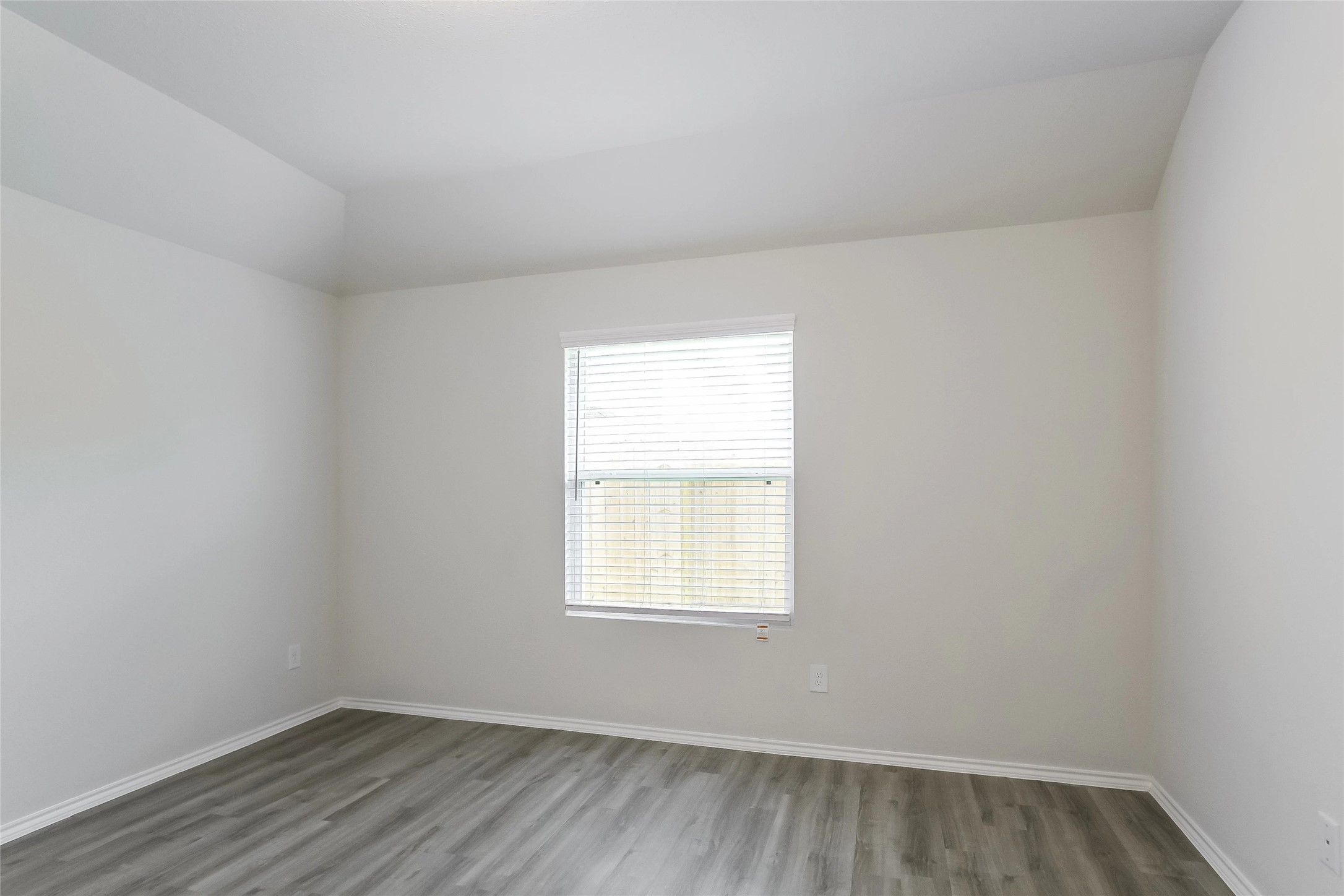 22395 Dominguez Drive Property Photo 9