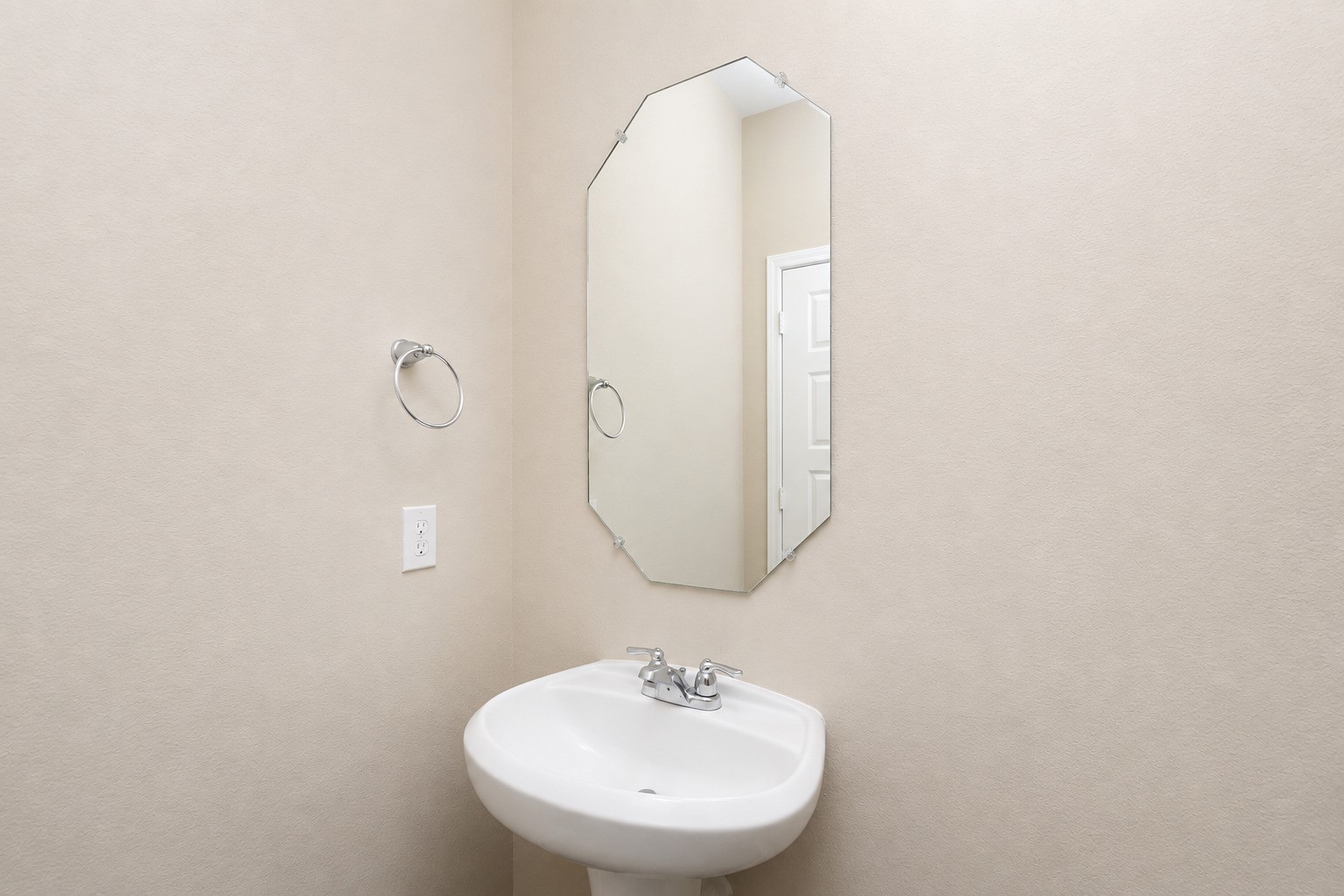 21024 Bracer Street Property Photo 7