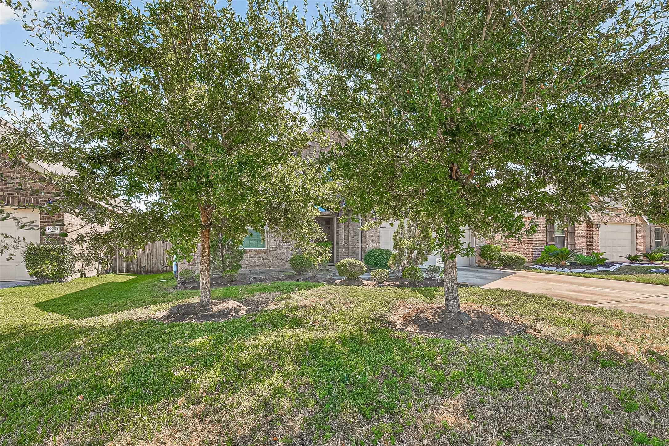 19707 Lakeside Pointe Court Property Photo 2