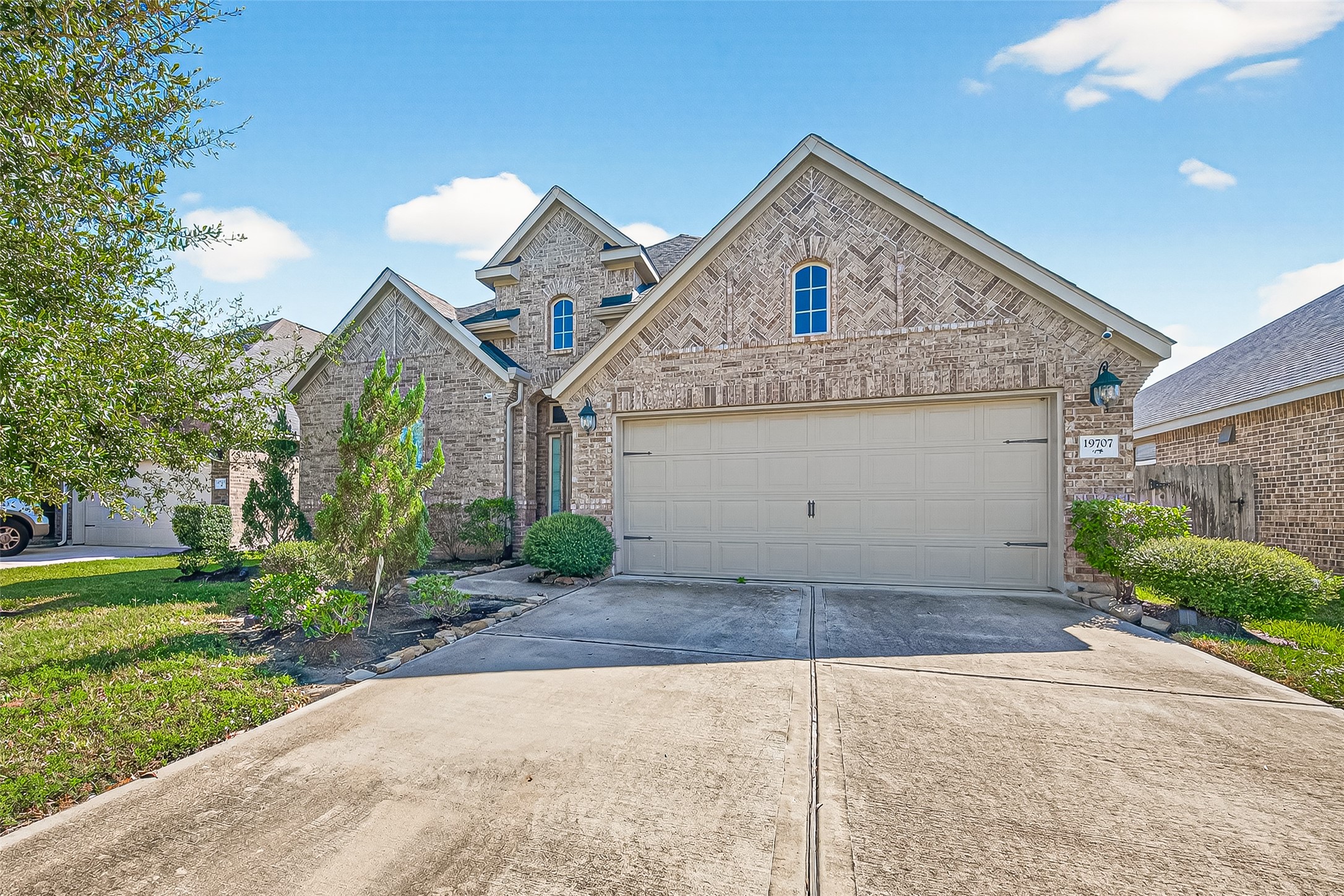 19707 Lakeside Pointe Court Property Photo 4
