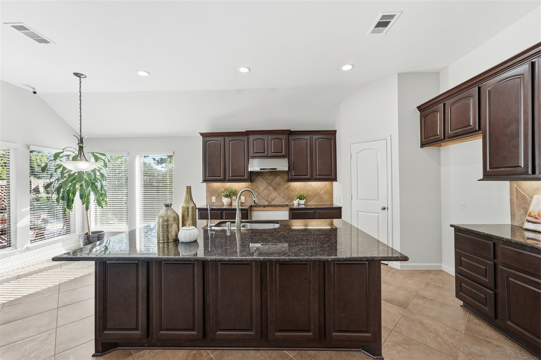 13812 Lakewater Drive Property Photo 8