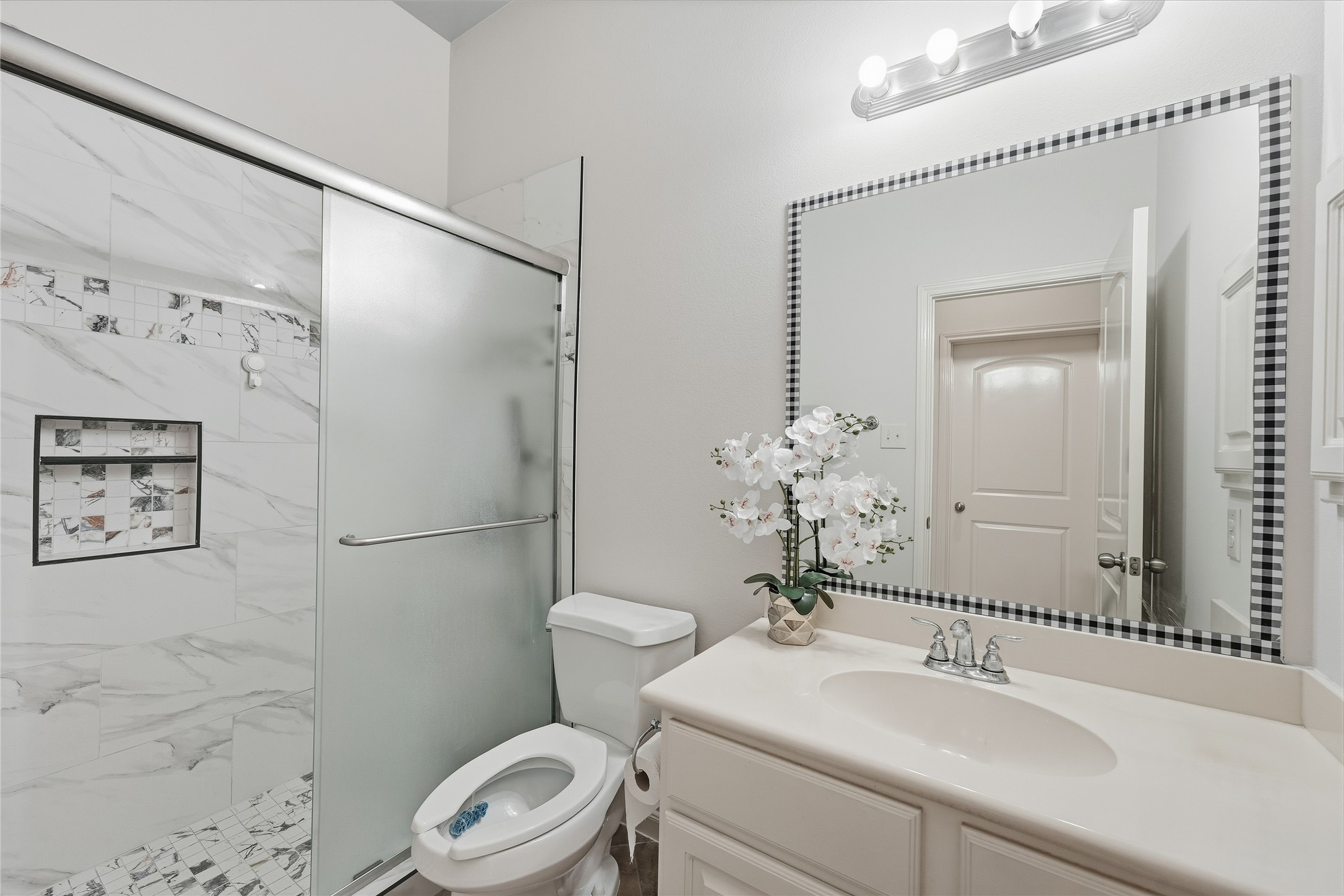13812 Lakewater Drive Property Photo 18