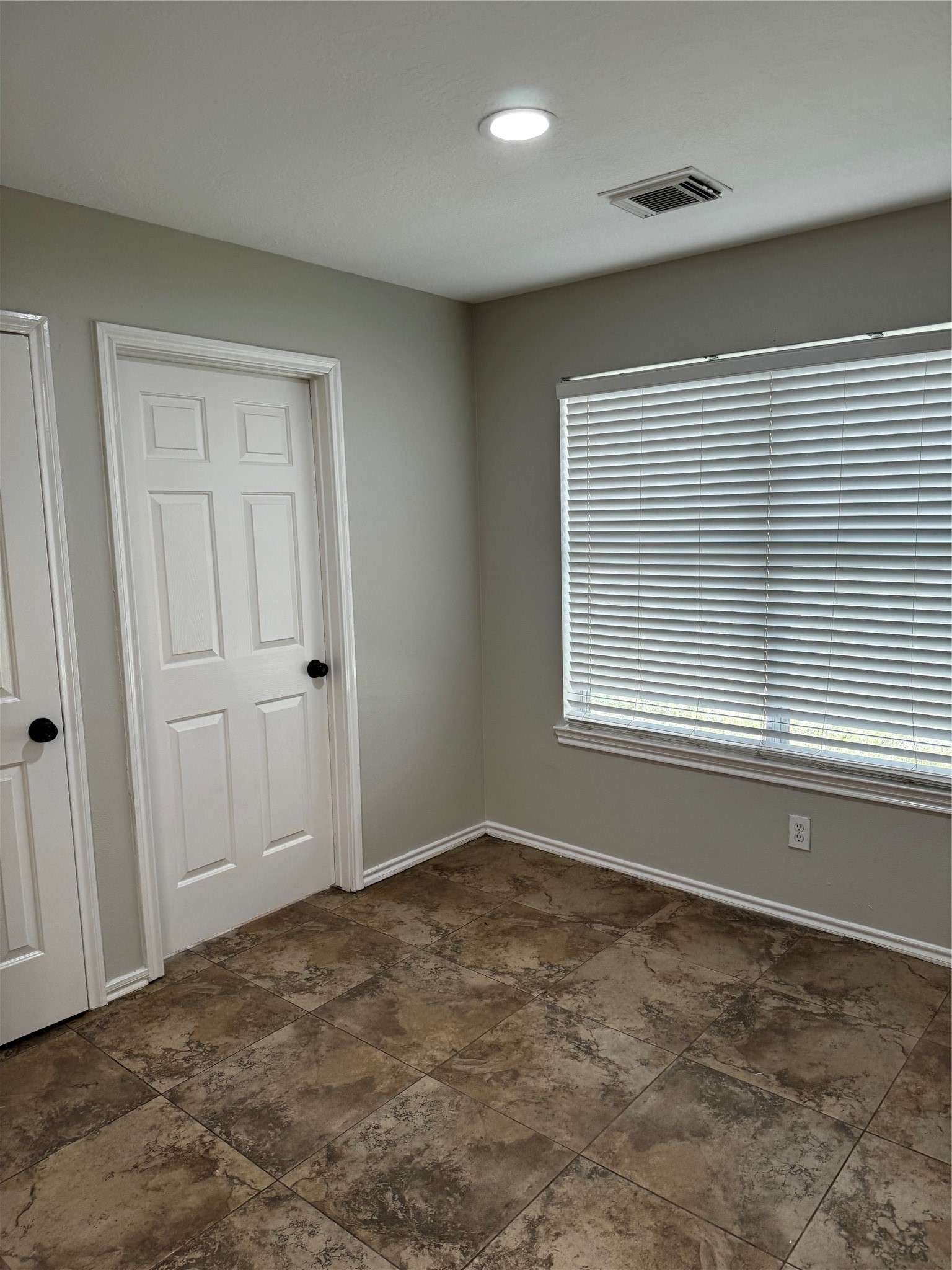 18614 Timbers Dr Drive Property Photo 8