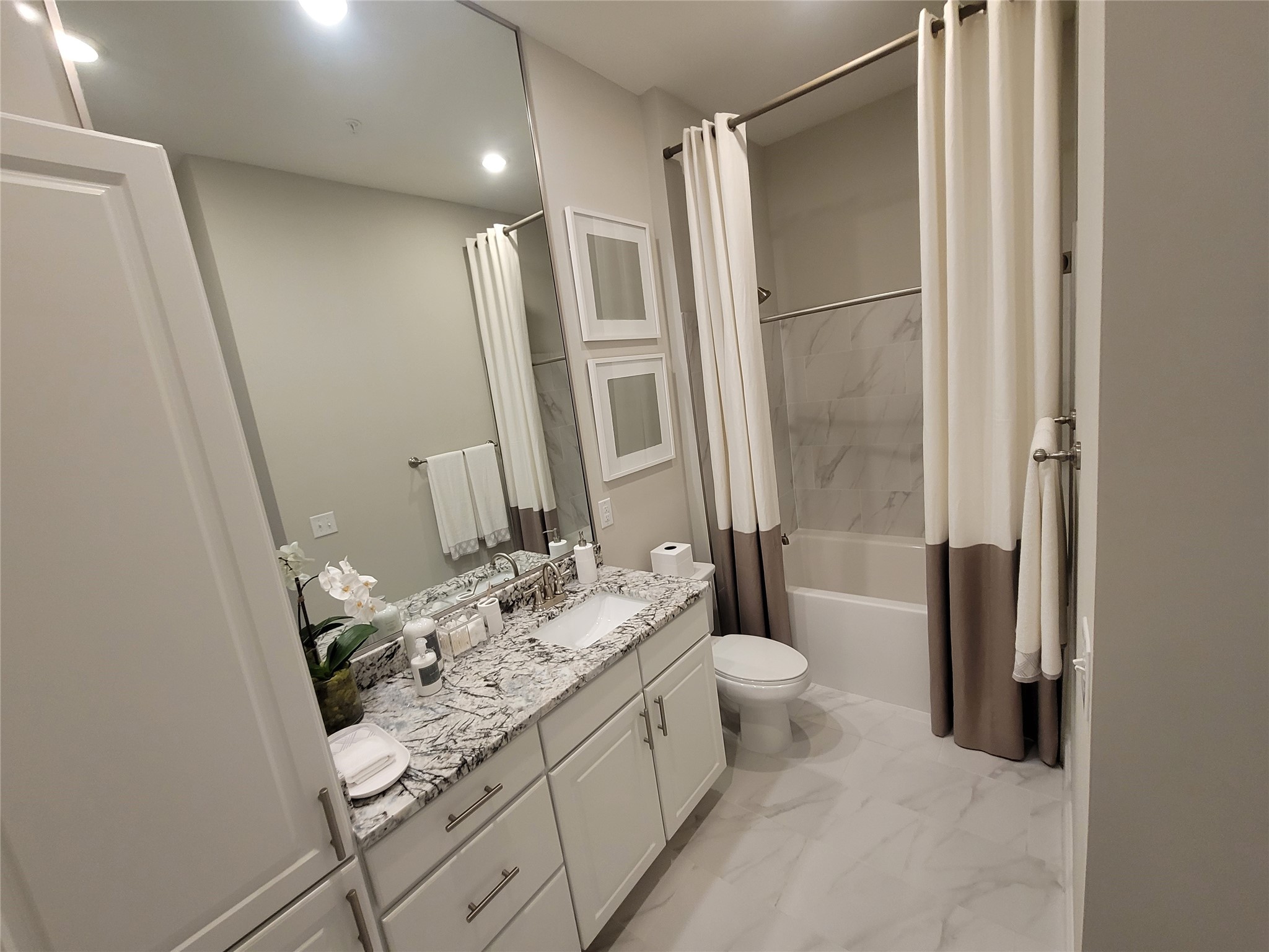 2111 Austin Street 341 Property Photo 7