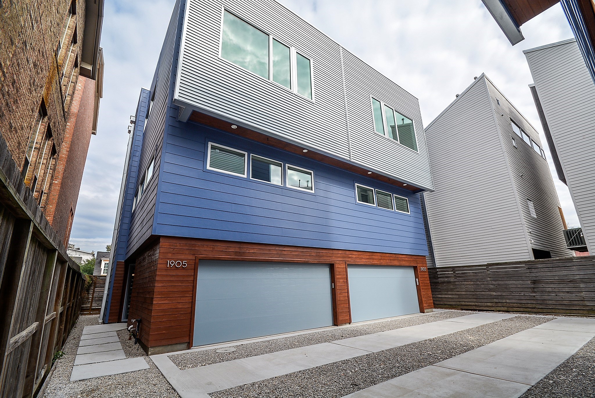 1905 Oakdale Street Property Photo 2