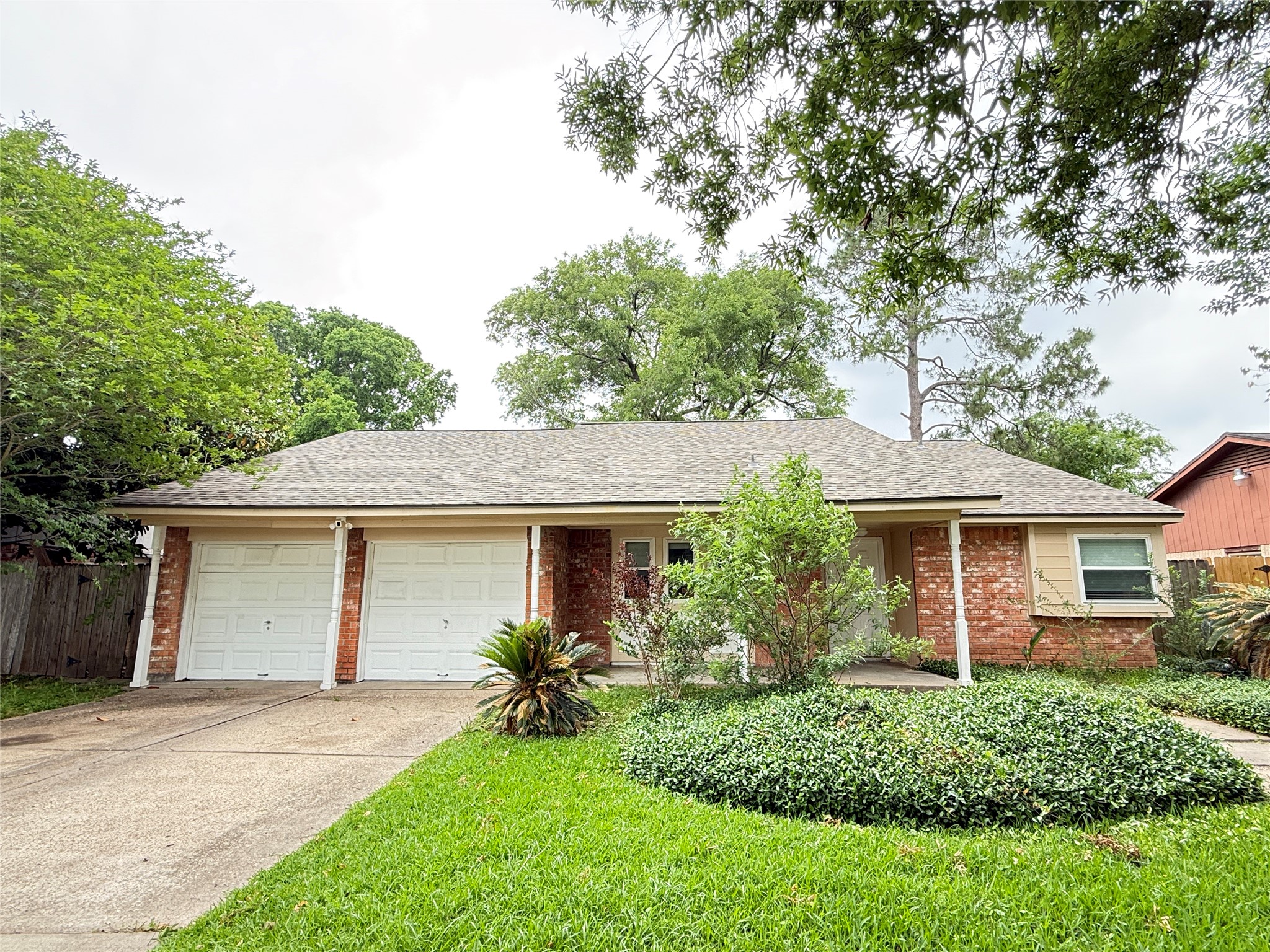 16439 Hickory Knoll Drive Property Photo 1