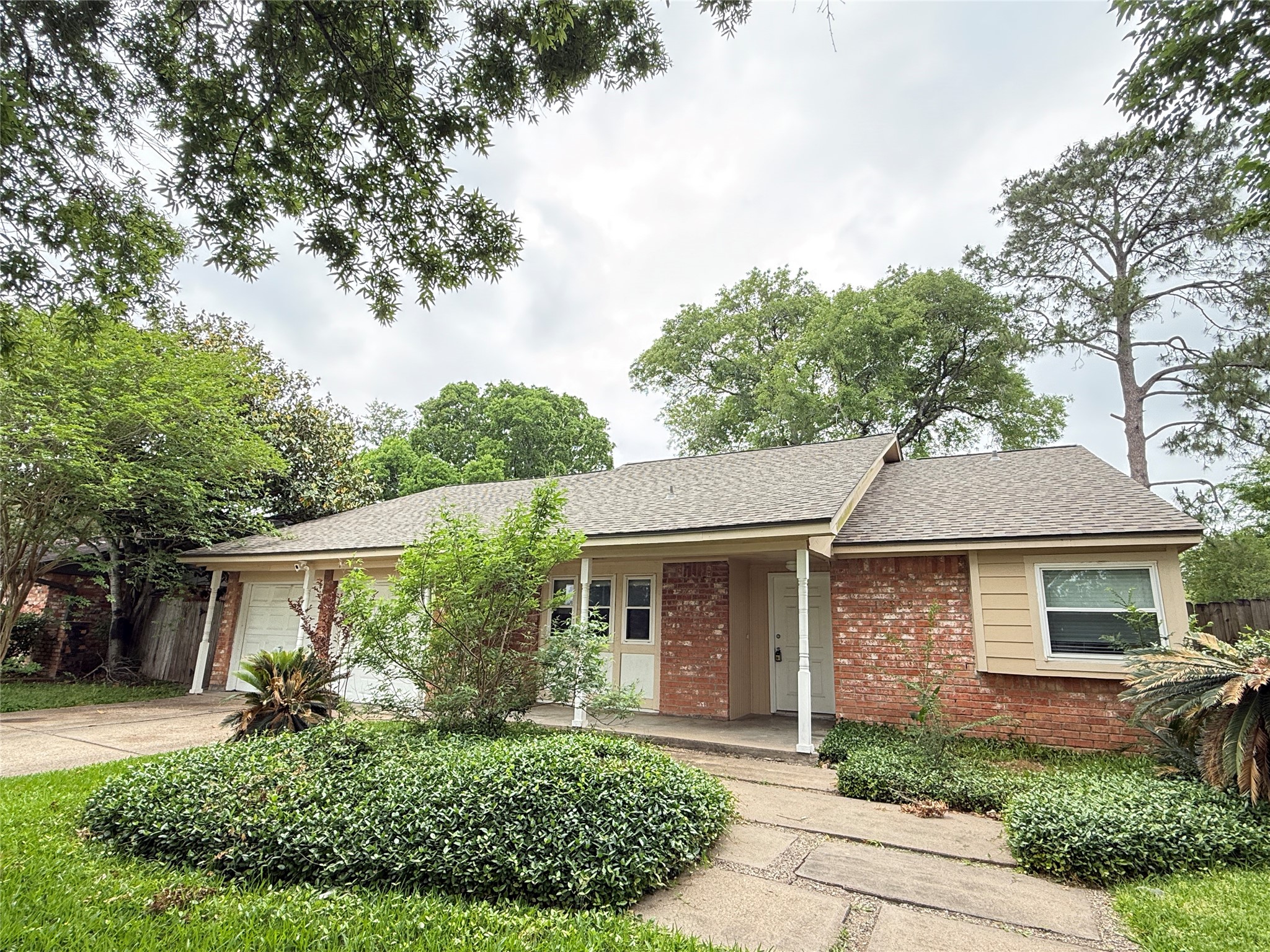 16439 Hickory Knoll Drive Property Photo 2