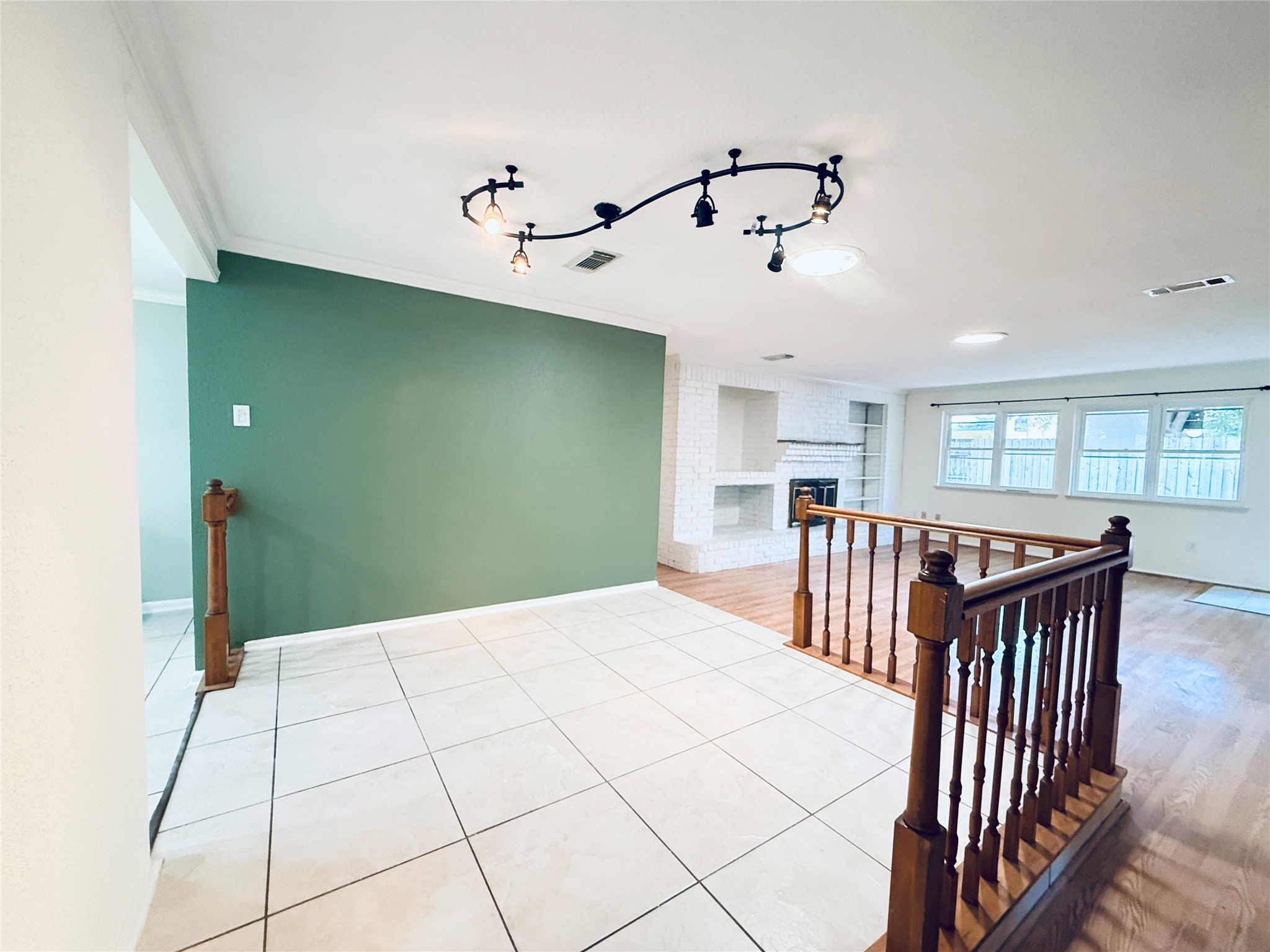 16439 Hickory Knoll Drive Property Photo 3