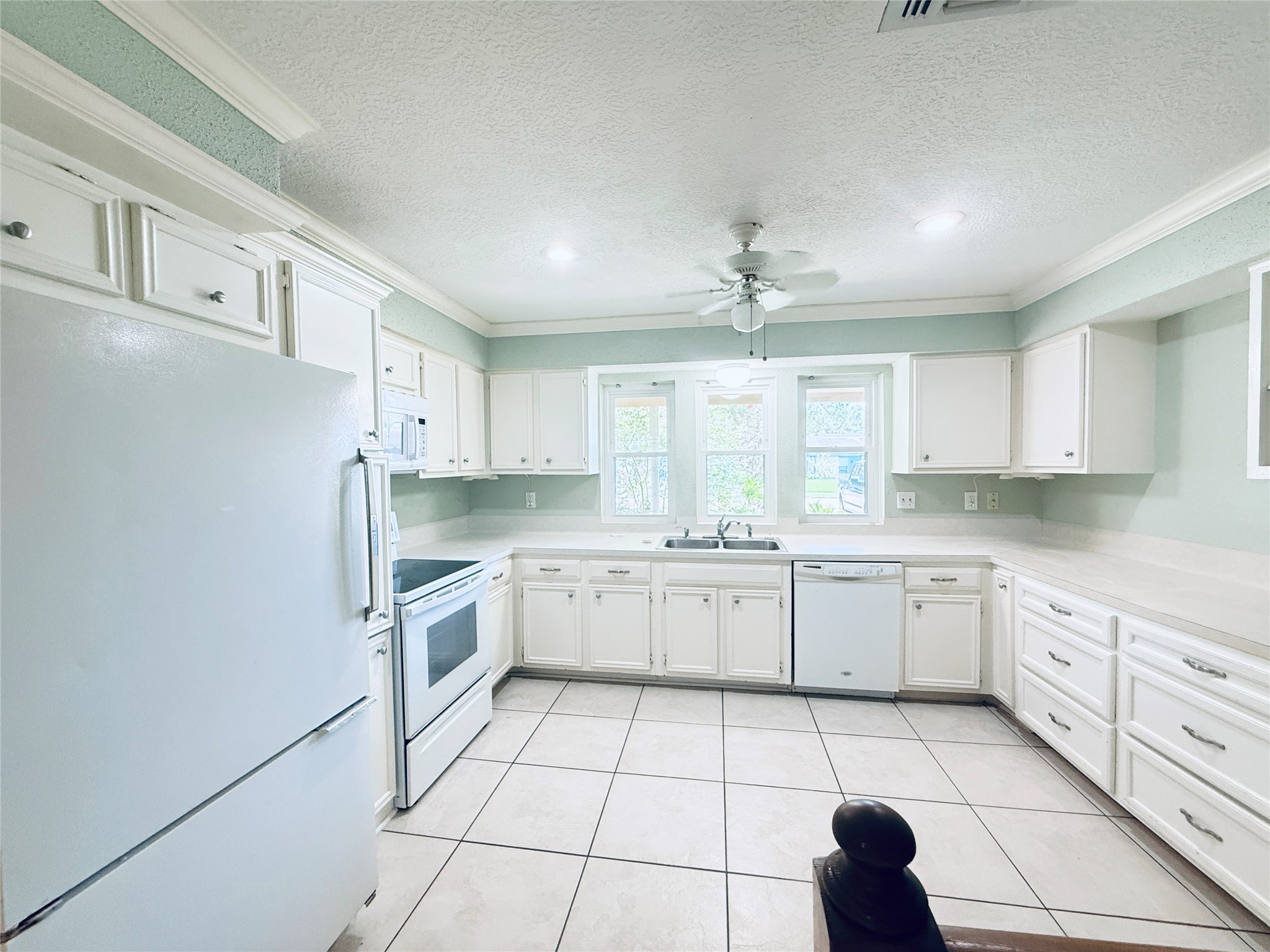 16439 Hickory Knoll Drive Property Photo 5