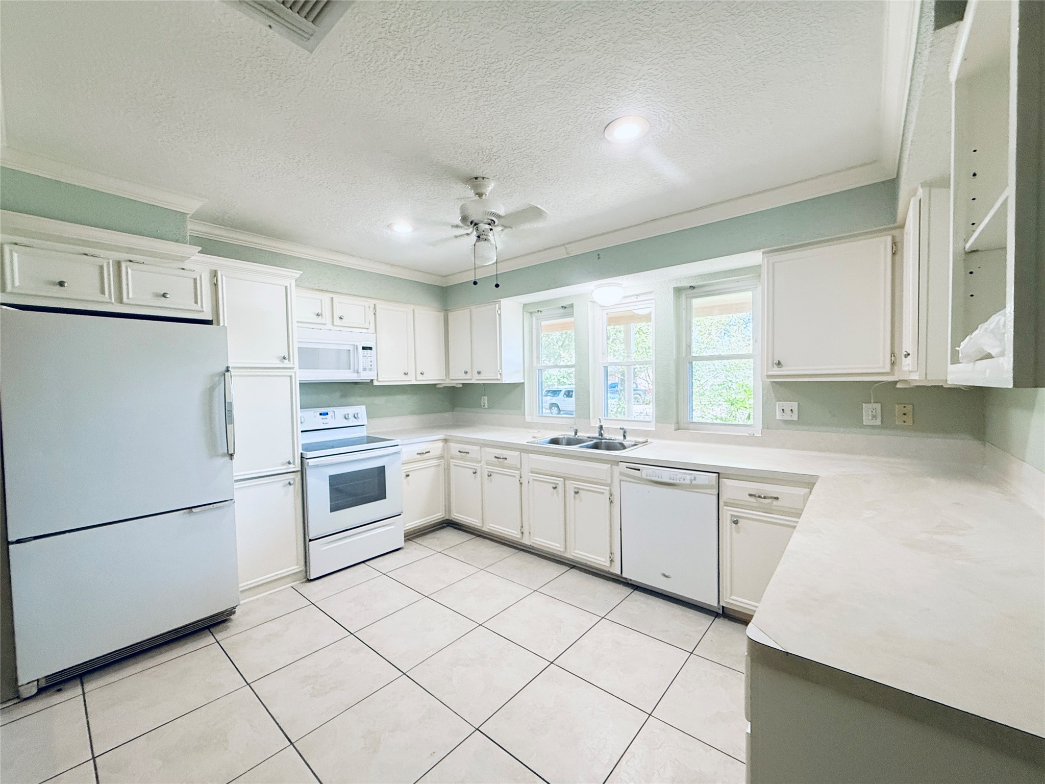 16439 Hickory Knoll Drive Property Photo 6