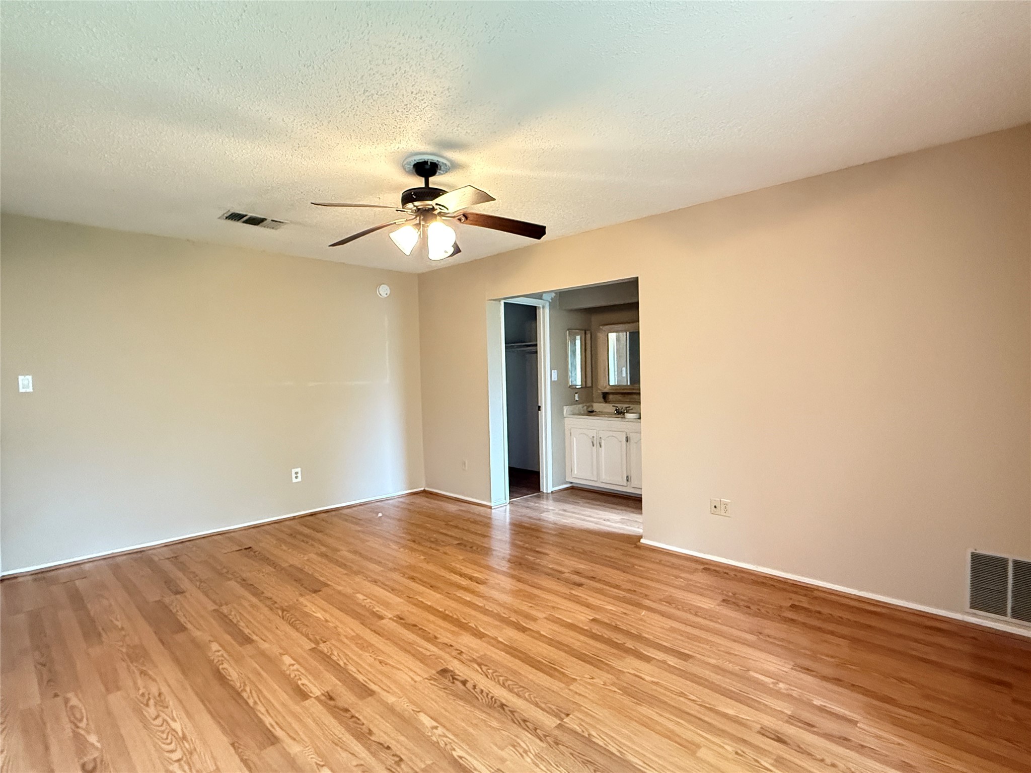 16439 Hickory Knoll Drive Property Photo 8