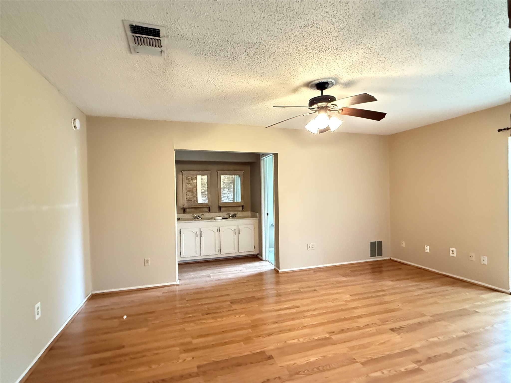 16439 Hickory Knoll Drive Property Photo 10