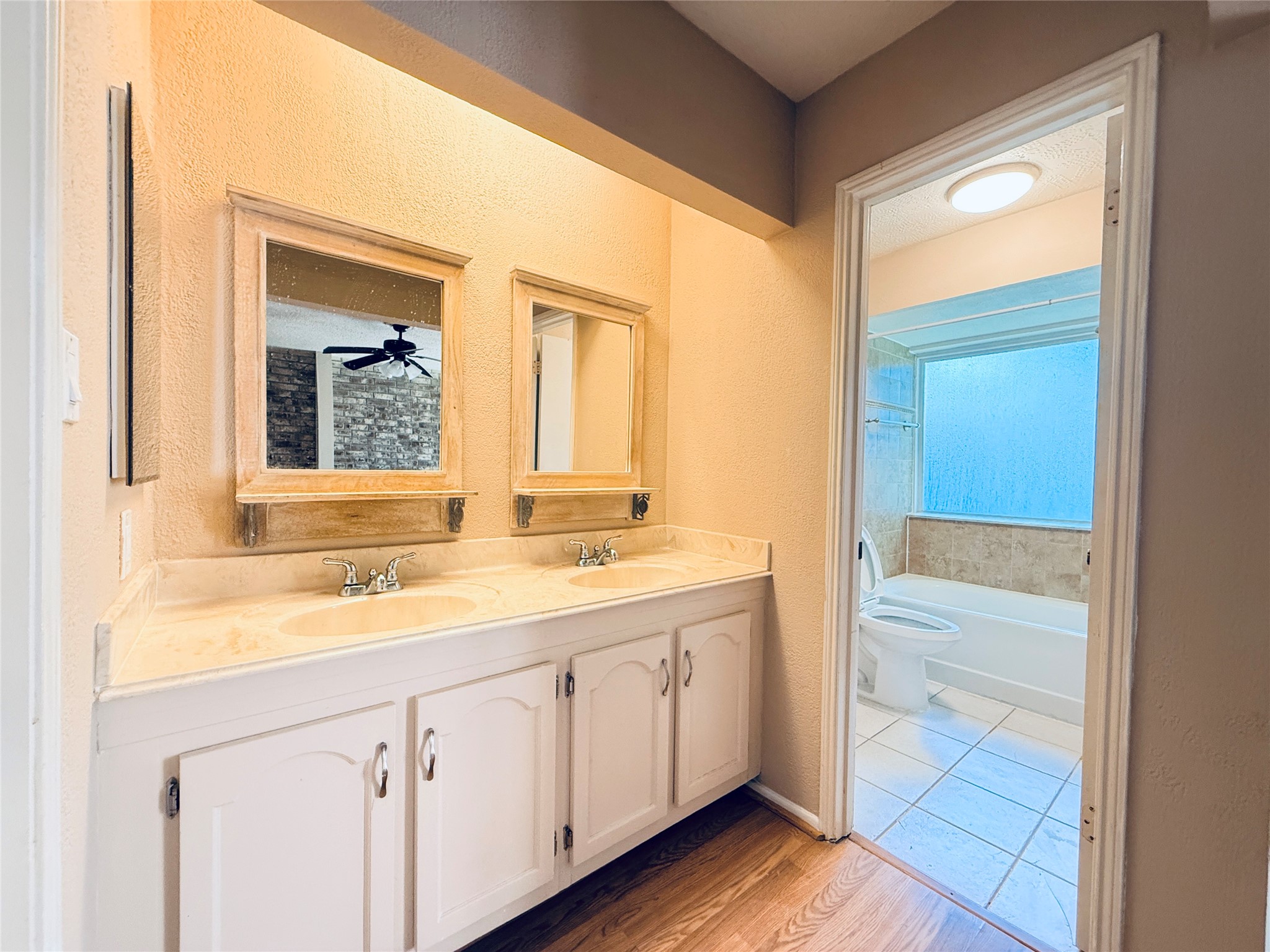 16439 Hickory Knoll Drive Property Photo 14