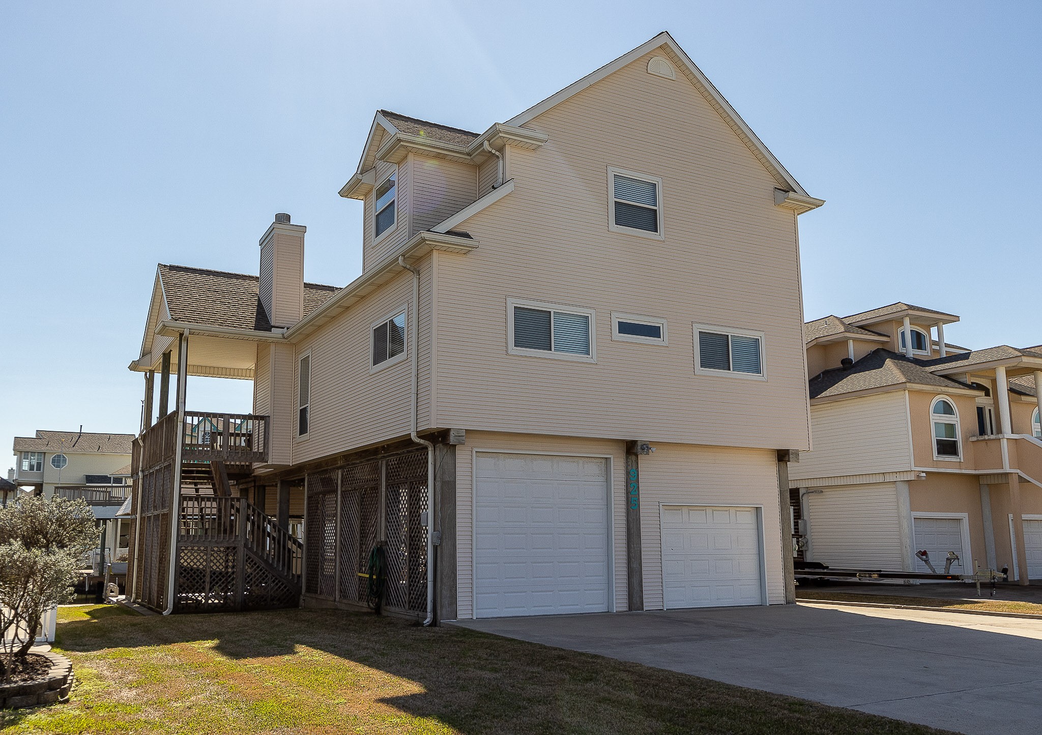925 Tiki Drive Property Photo 2