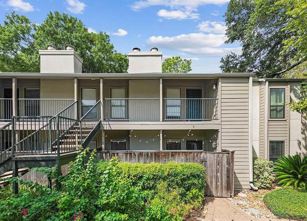 1100 Augusta Drive 3 Property Photo 1