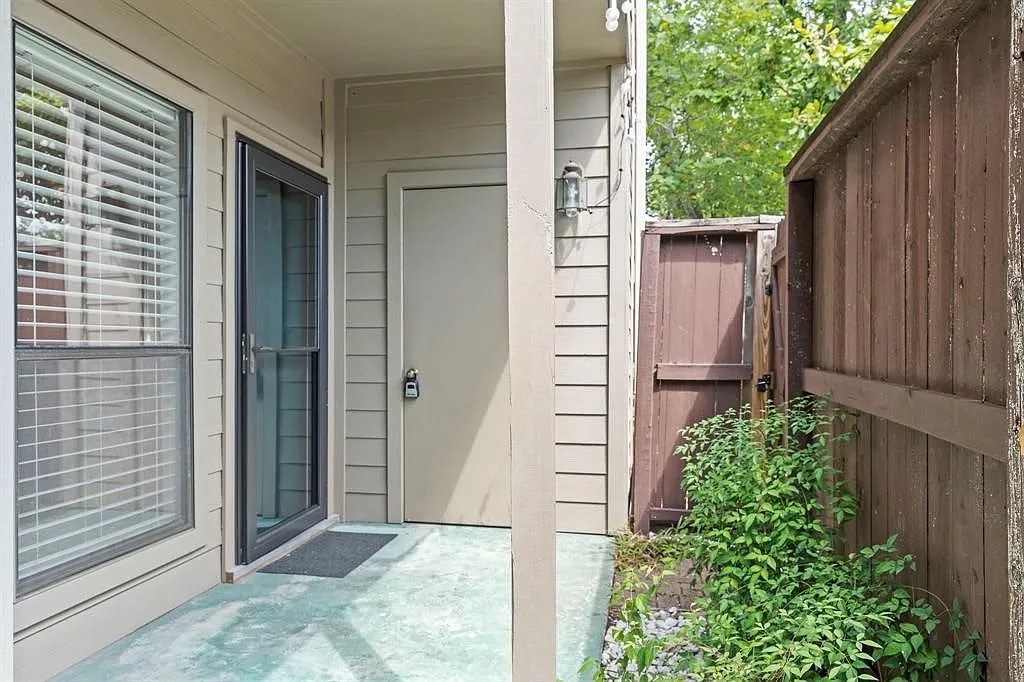 1100 Augusta Drive 3 Property Photo 4