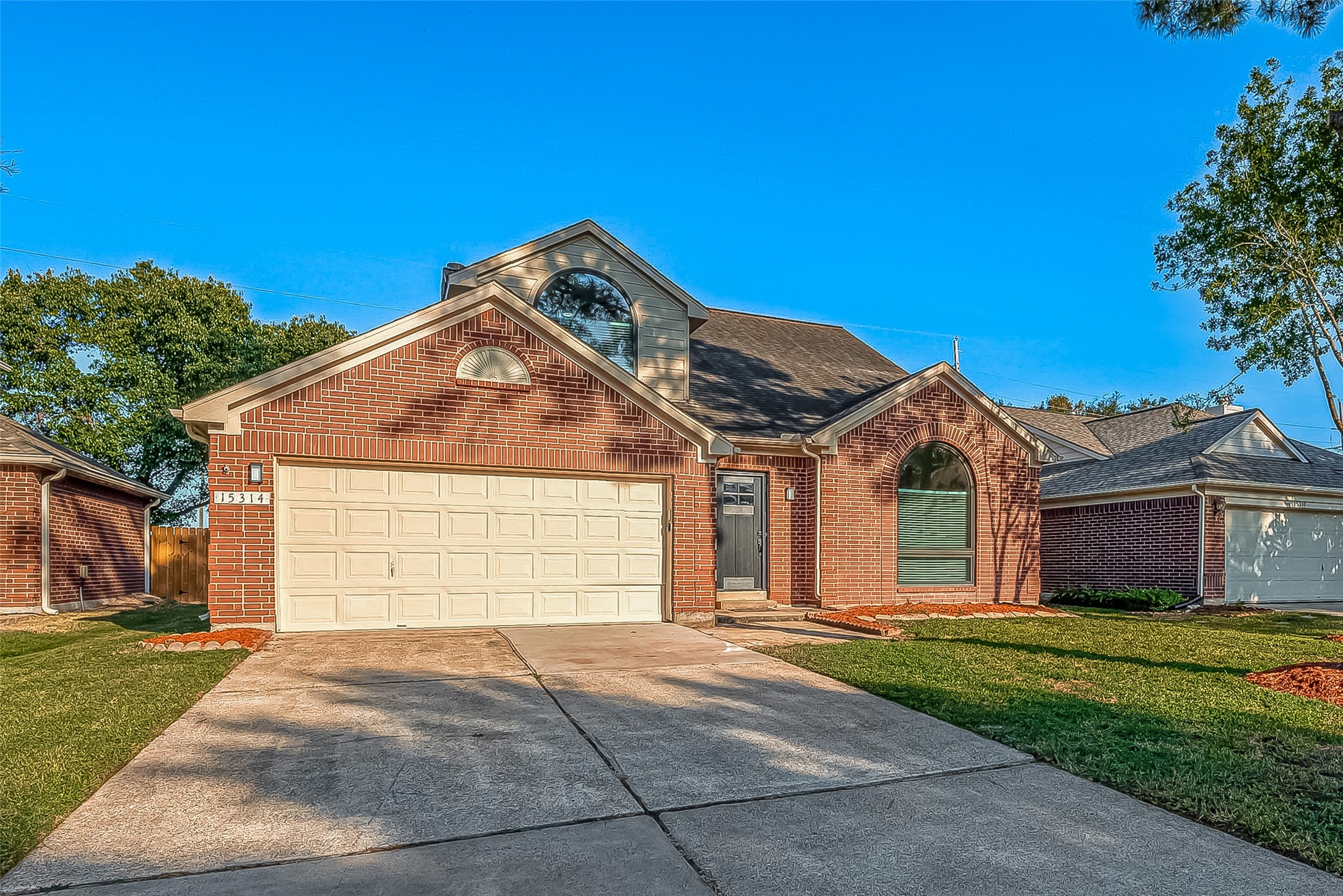 15314 Chestnut Falls Drive Property Photo 2