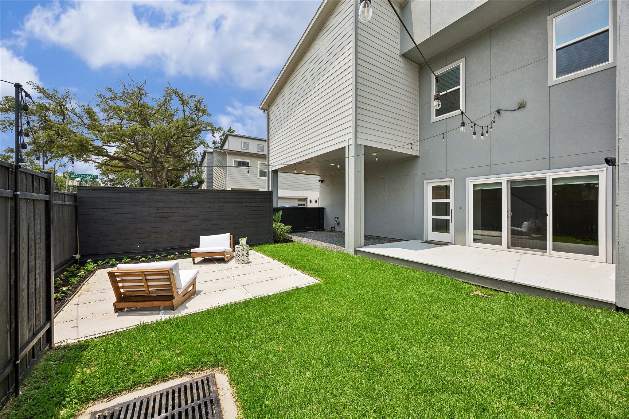 7702 Jacquelyn Oaks Road Property Photo 6