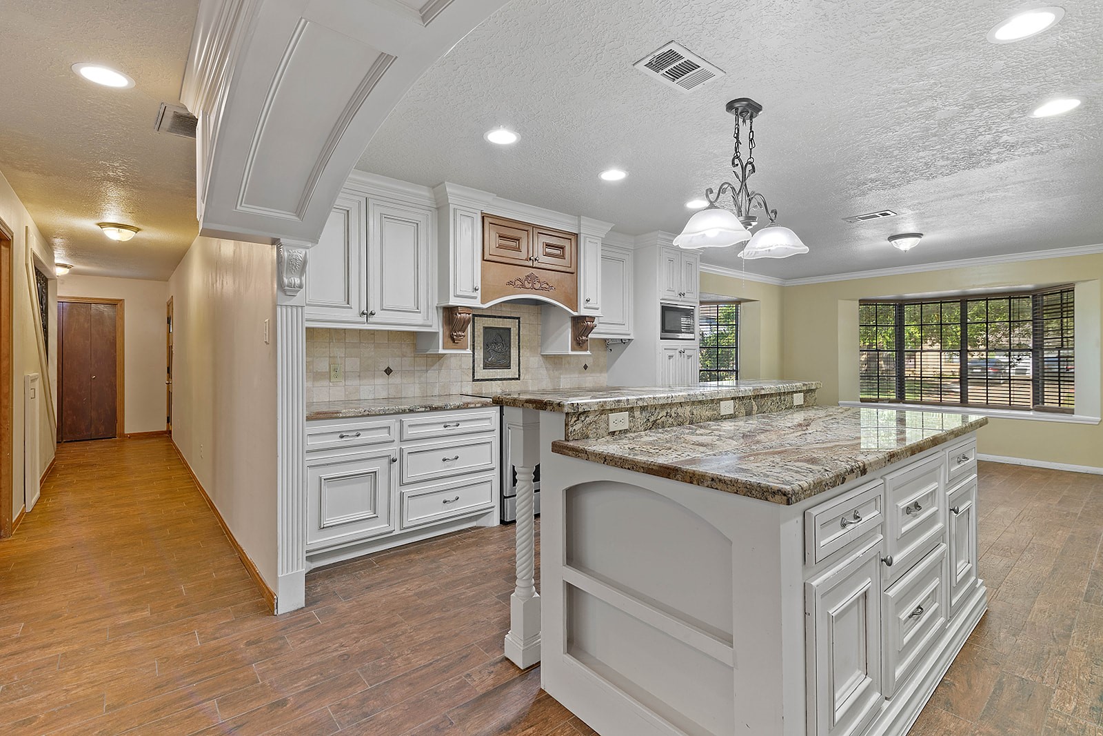 10703 Crestfield Court Property Photo 4