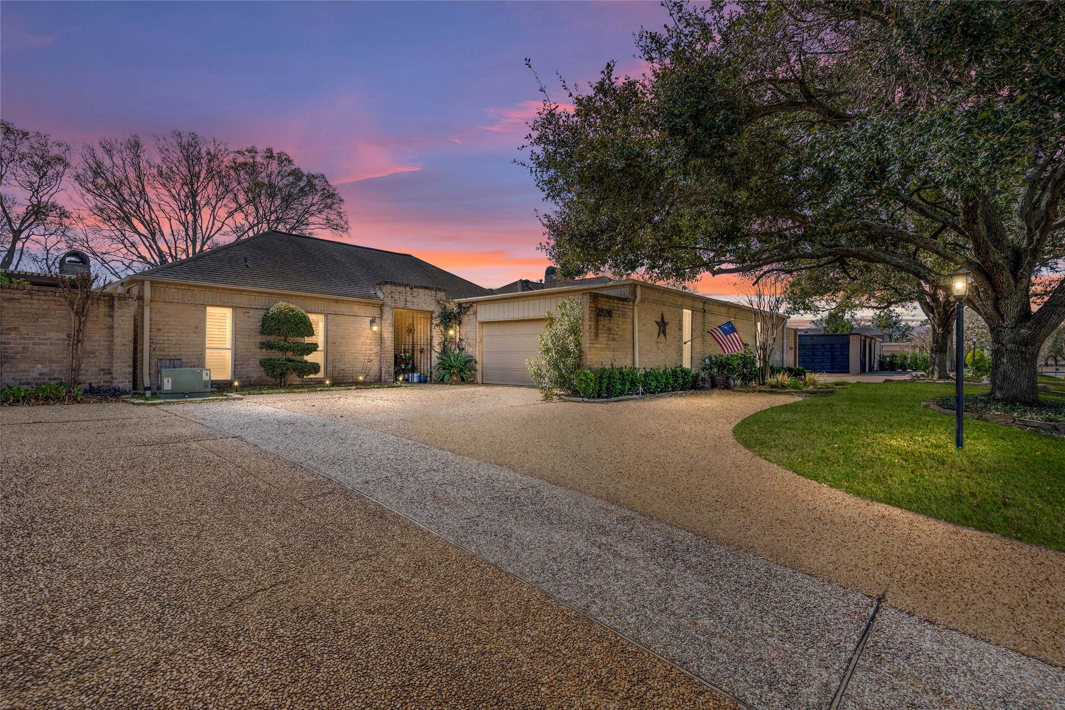 2526 Country Club Boulevard Property Photo