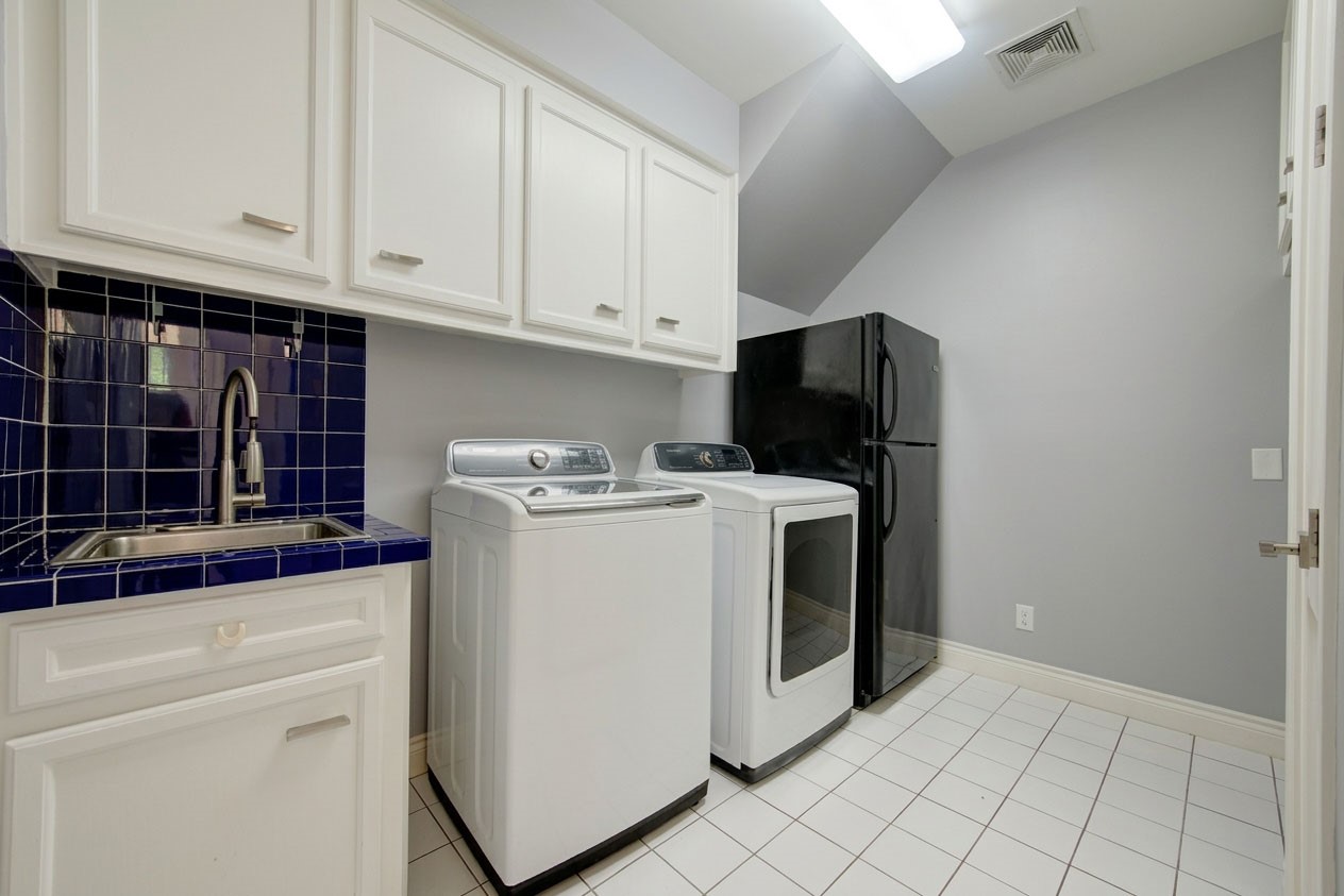 4967 Dumfries Drive Property Photo 19