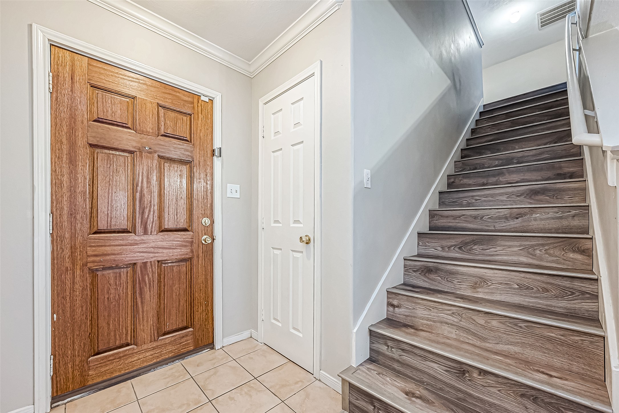 10043 Morocco Road Property Photo 4