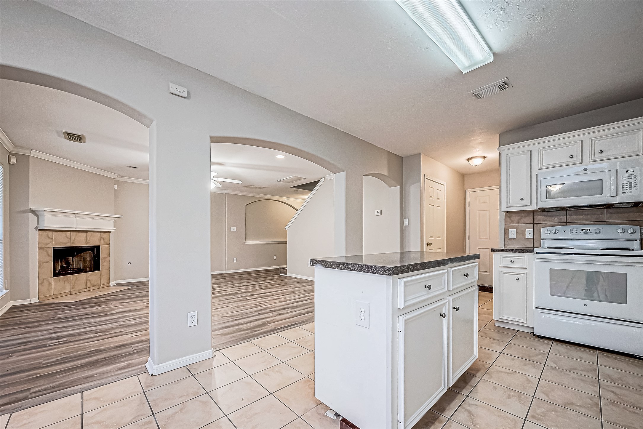 10043 Morocco Road Property Photo 9