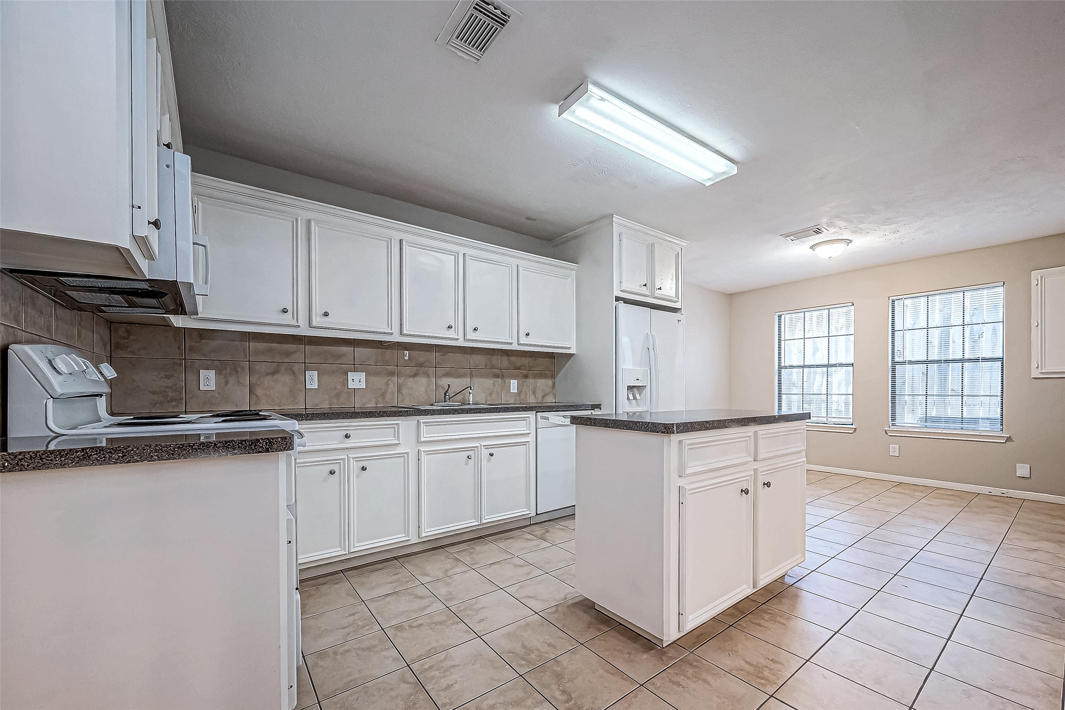10043 Morocco Road Property Photo 11