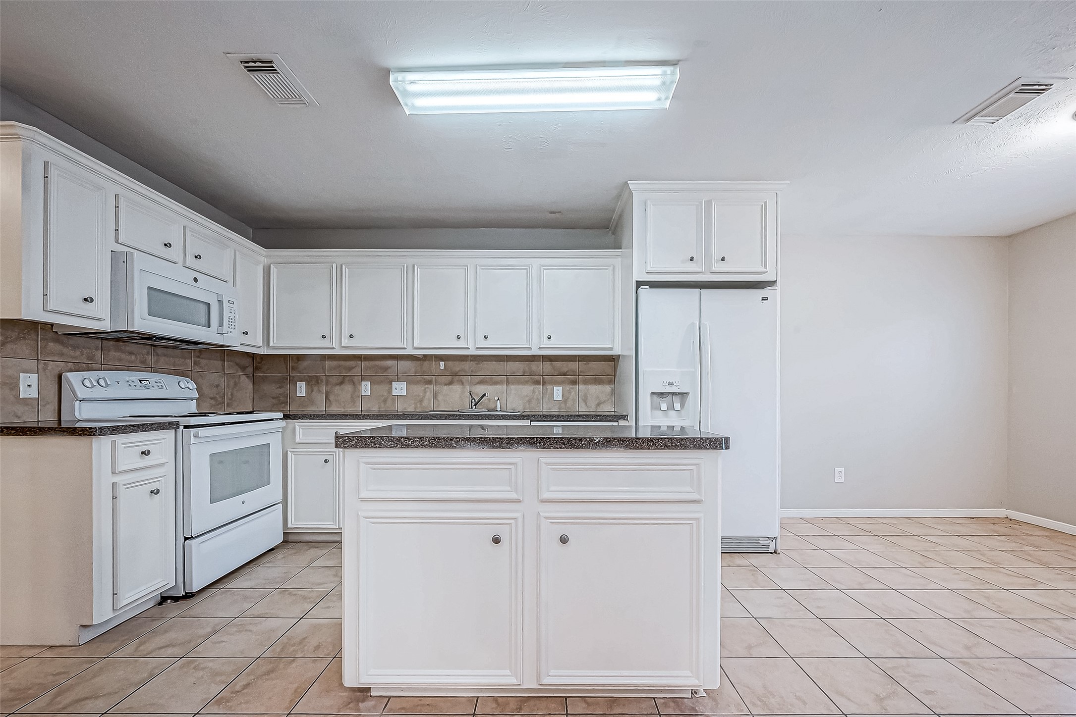 10043 Morocco Road Property Photo 13