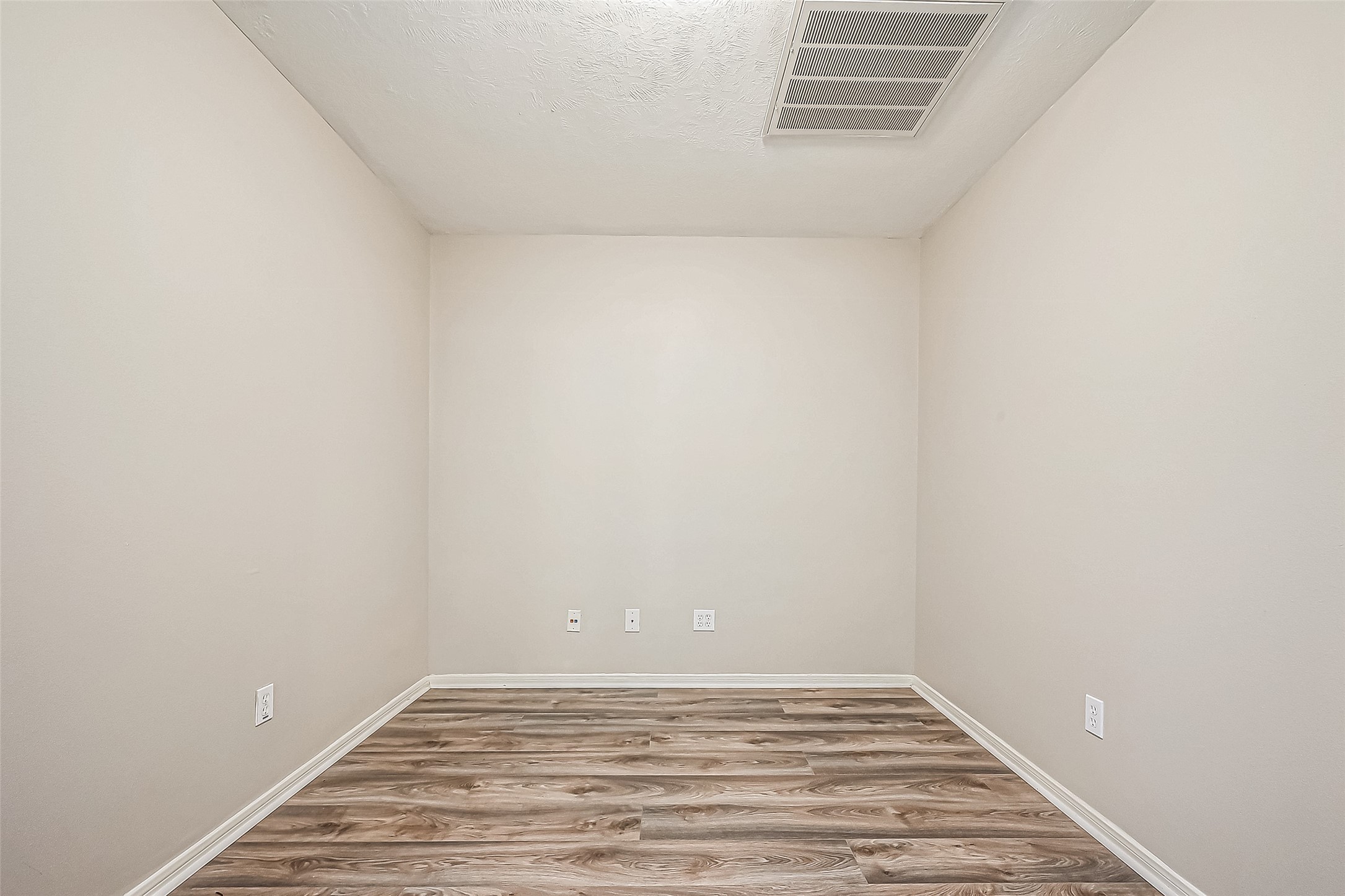 10043 Morocco Road Property Photo 27