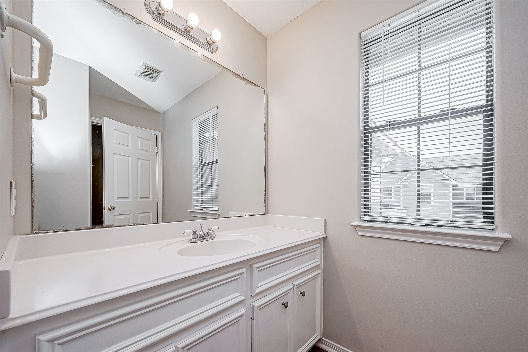 10043 Morocco Road Property Photo 41