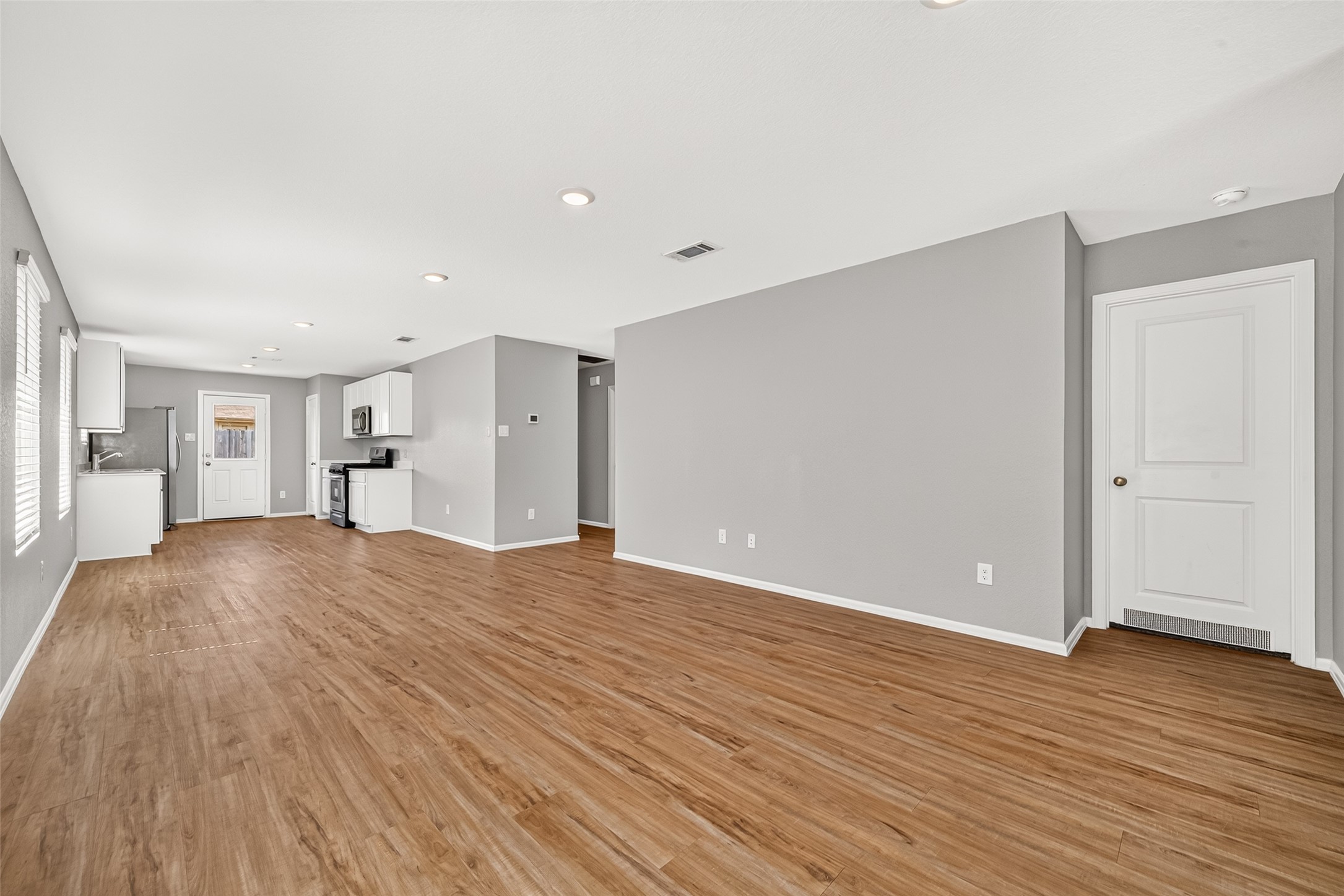 19494 Rosali Meadow Drive Property Photo 7