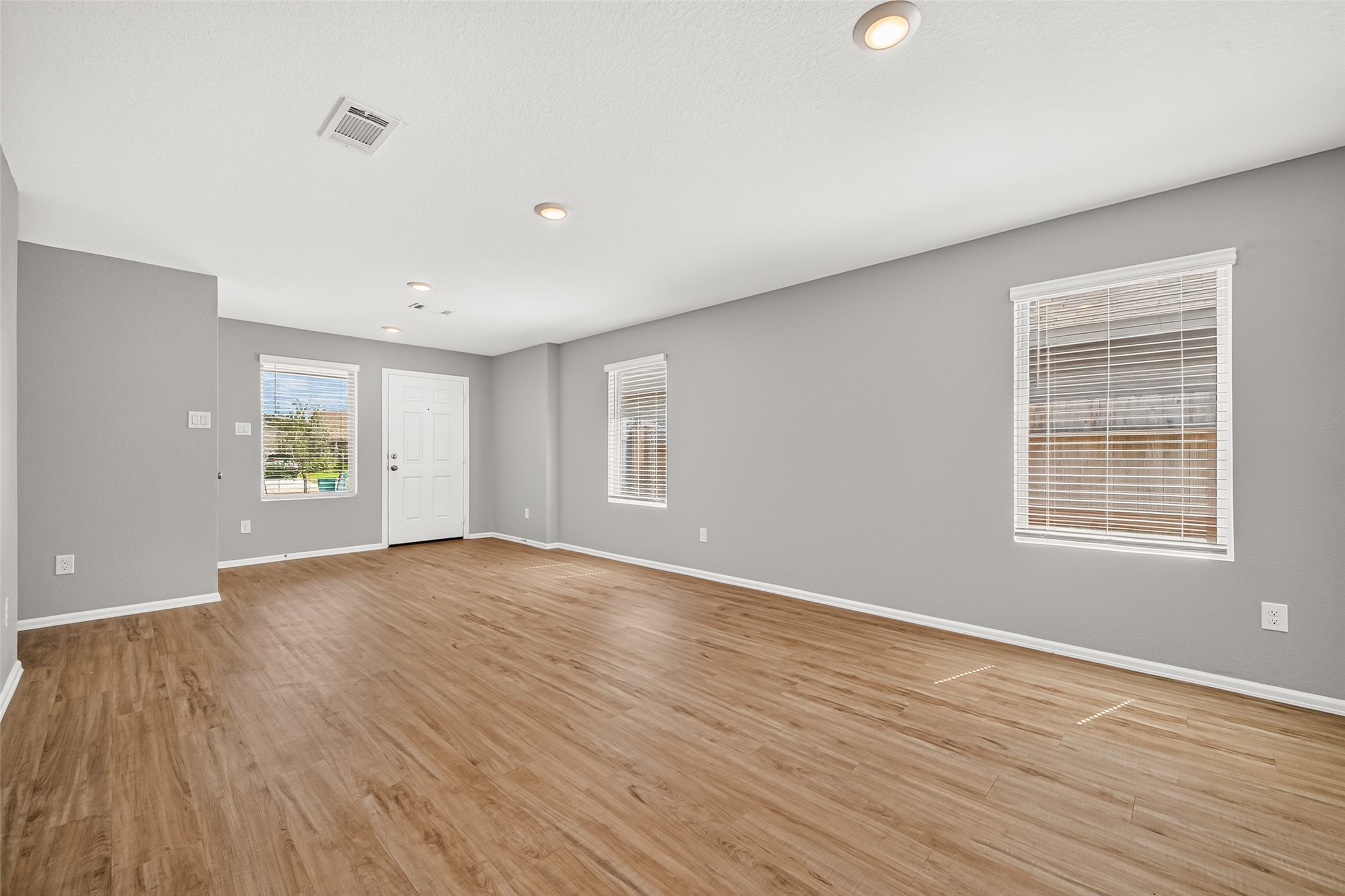 19494 Rosali Meadow Drive Property Photo 9