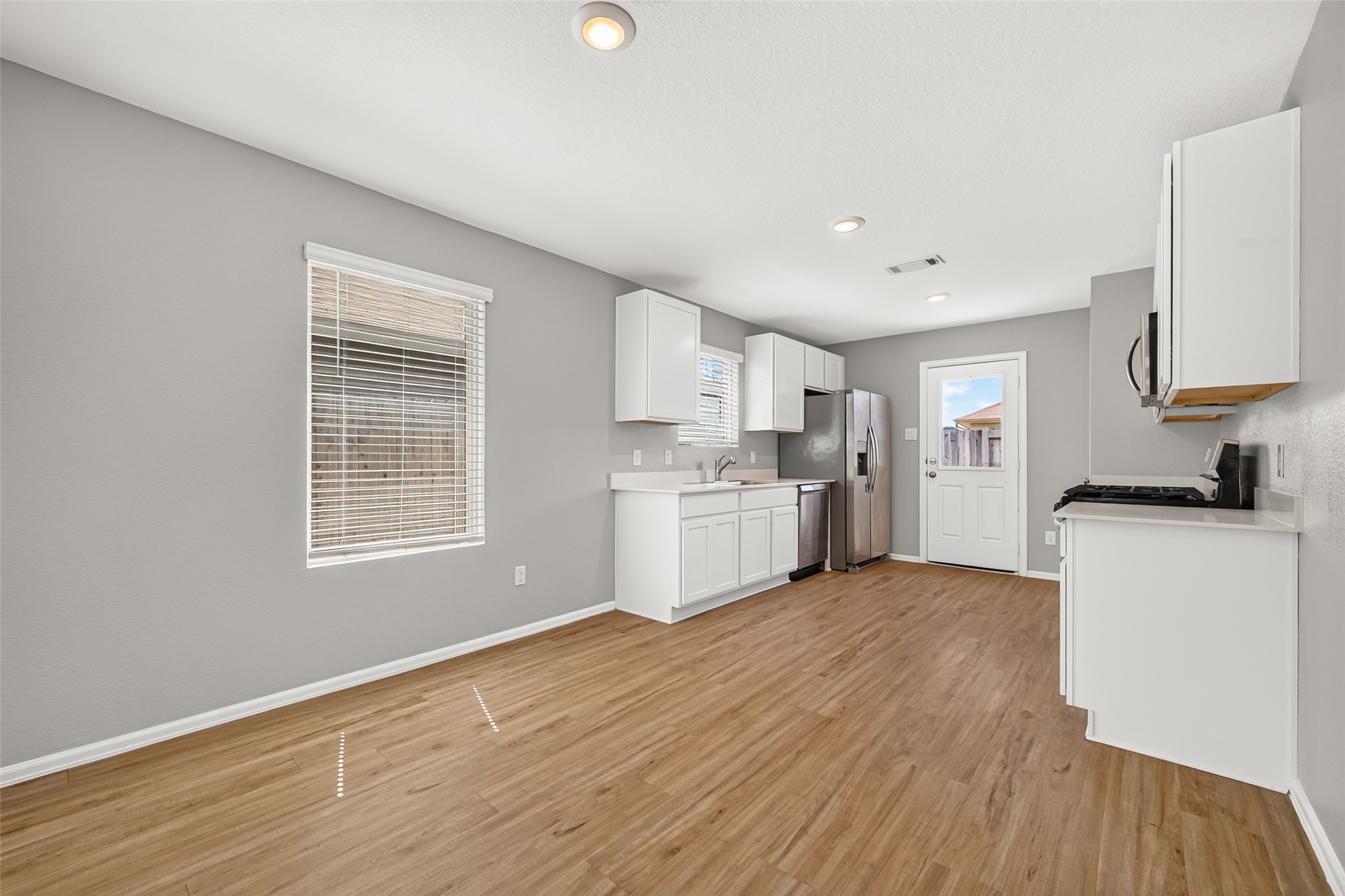 19494 Rosali Meadow Drive Property Photo 10