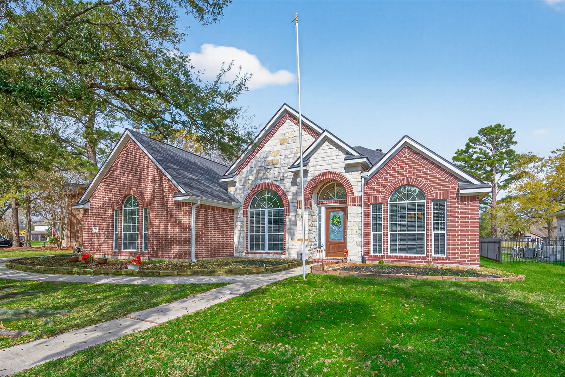 18810 Walden Forest Drive Property Photo 1